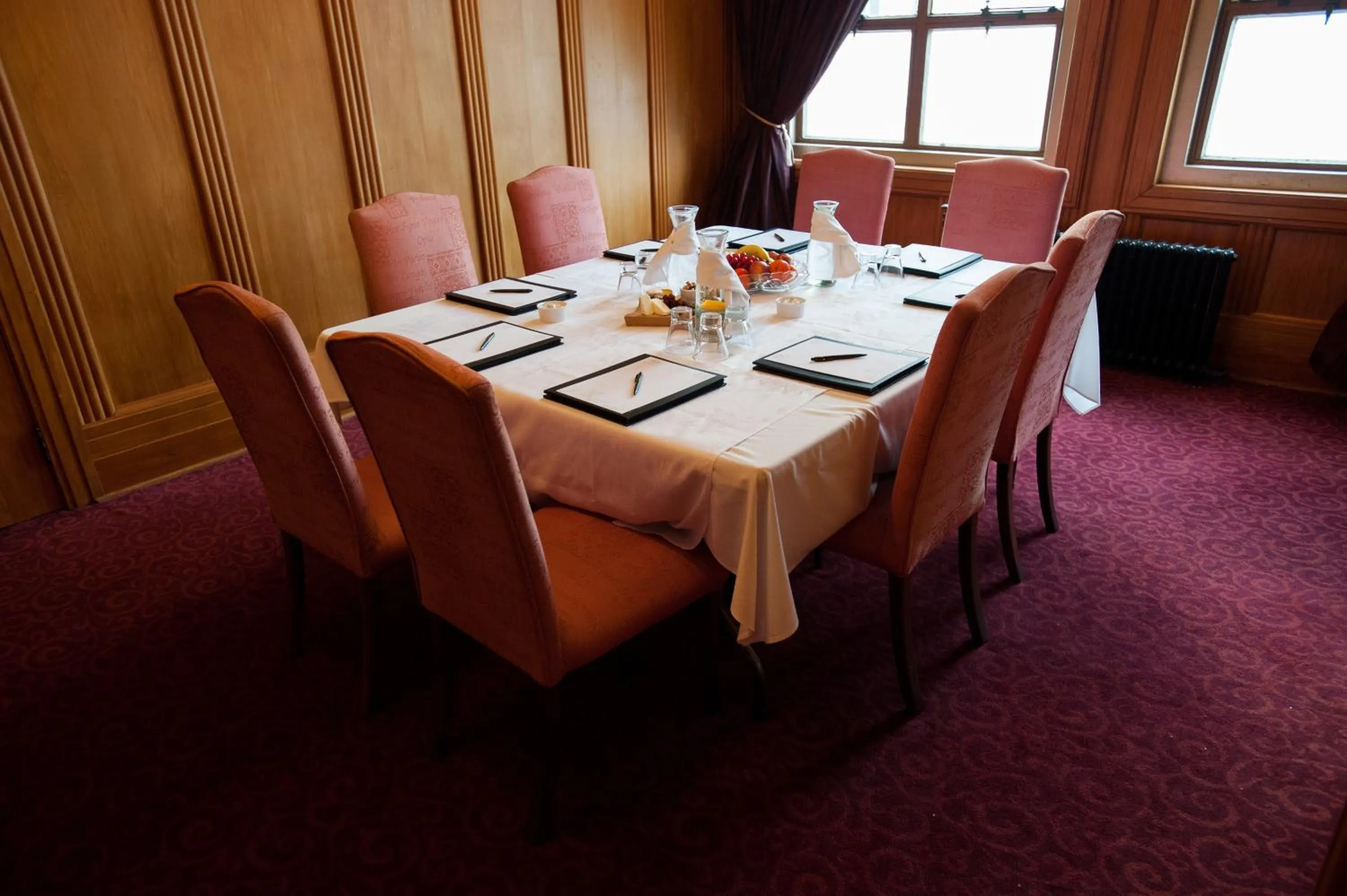 Business facilities in The County Hotel