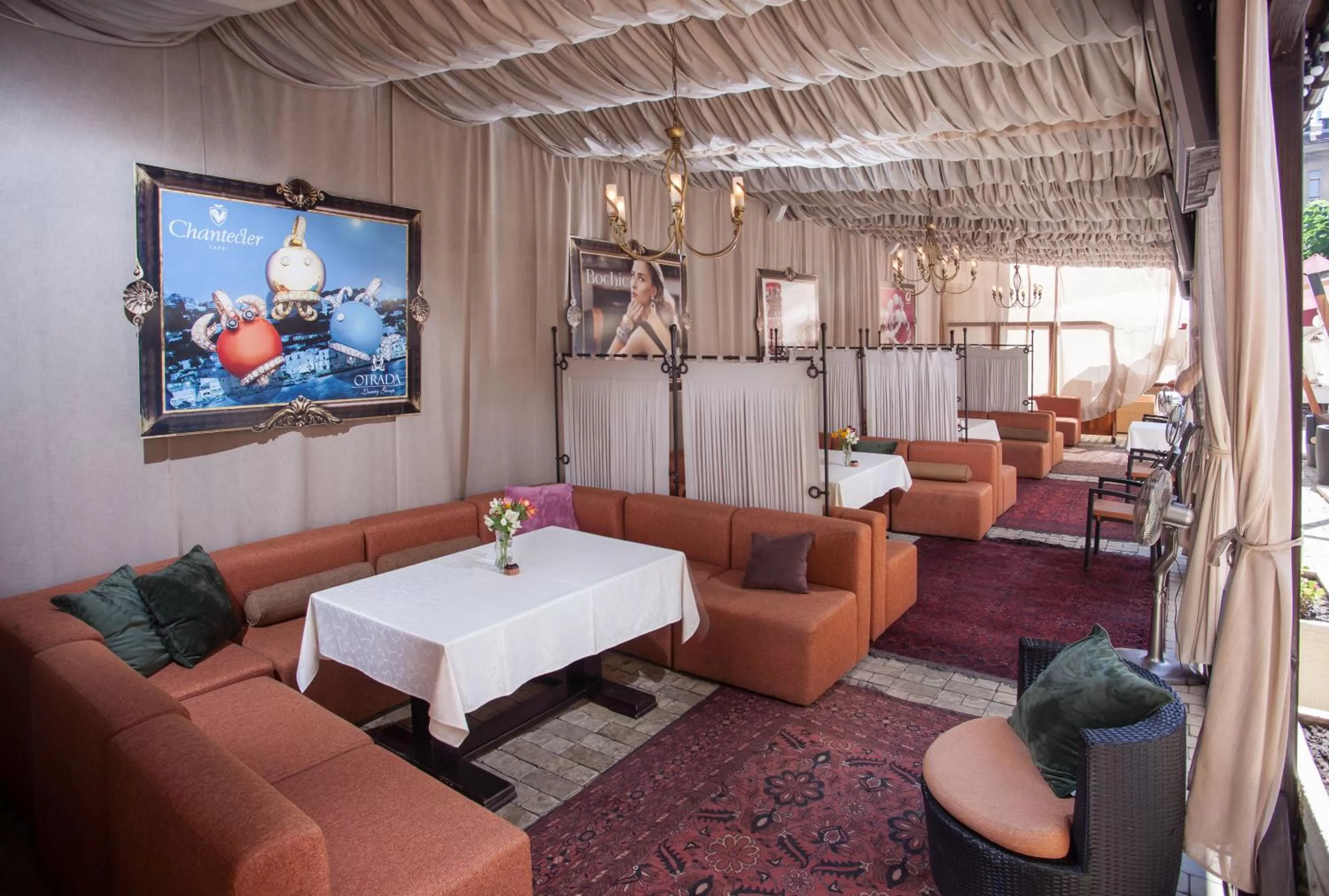 Restaurant/places to eat in Hotel Otrada