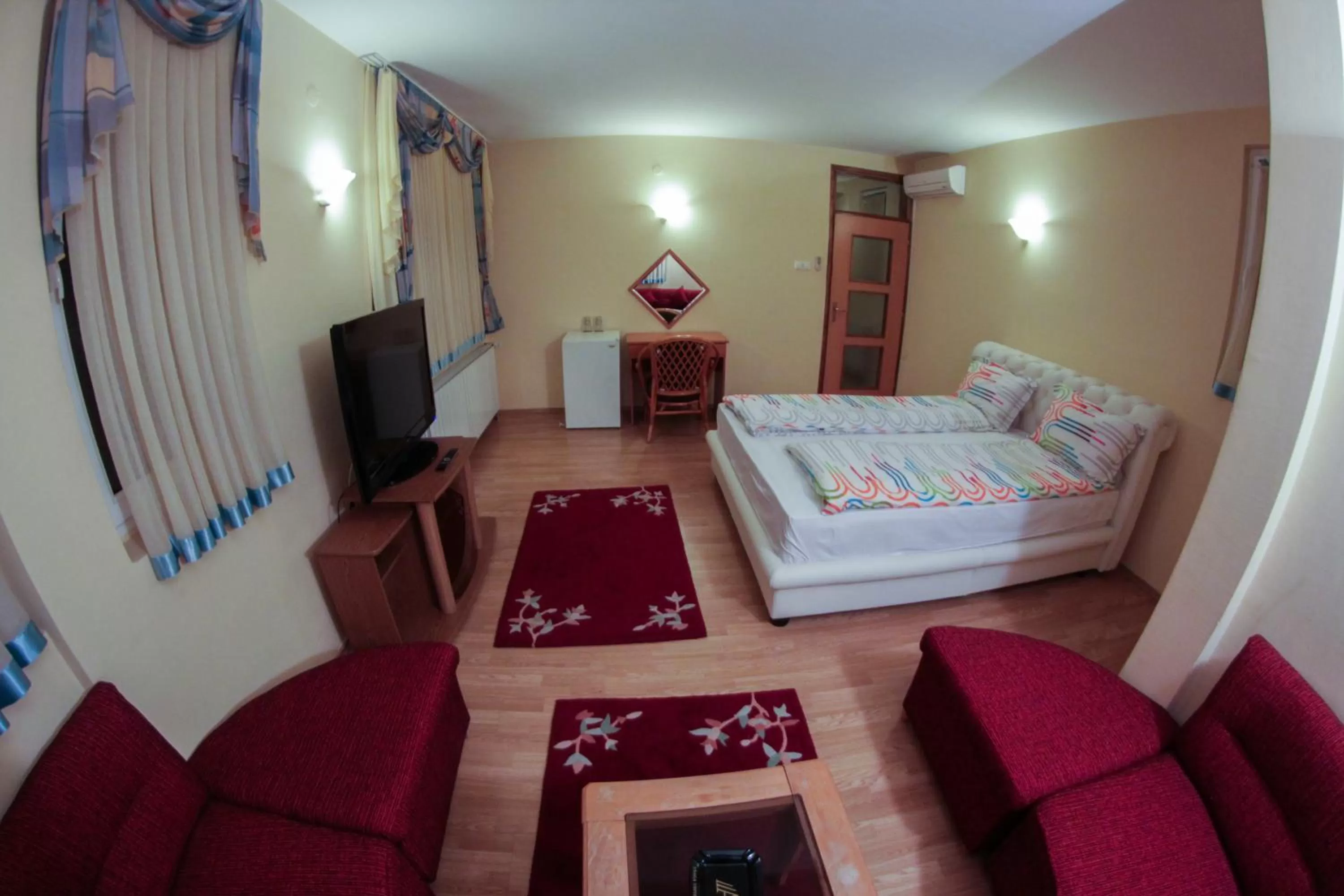 Photo of the whole room, Bed in Hotel Fontana