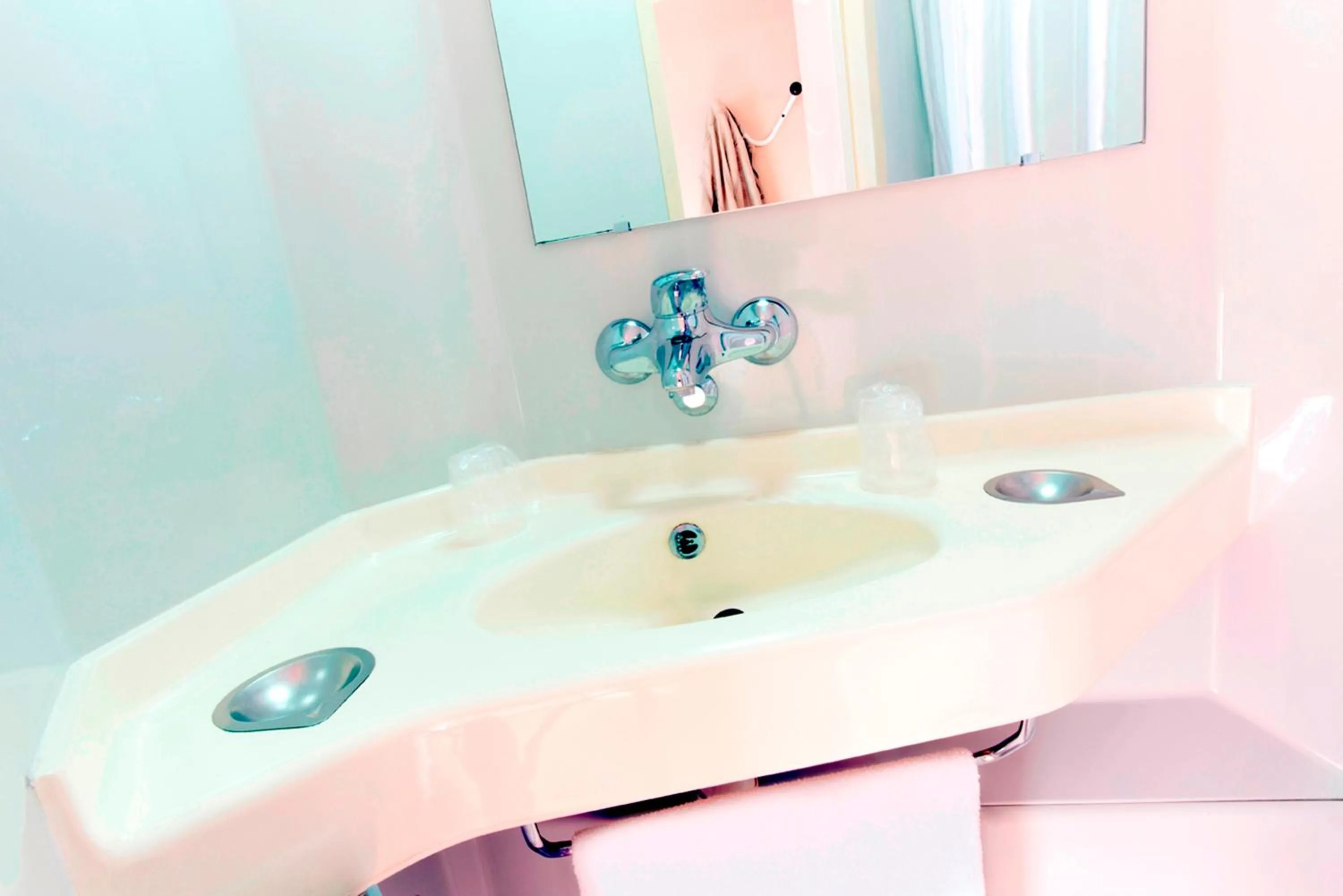 Bathroom in Premiere Classe Gueret