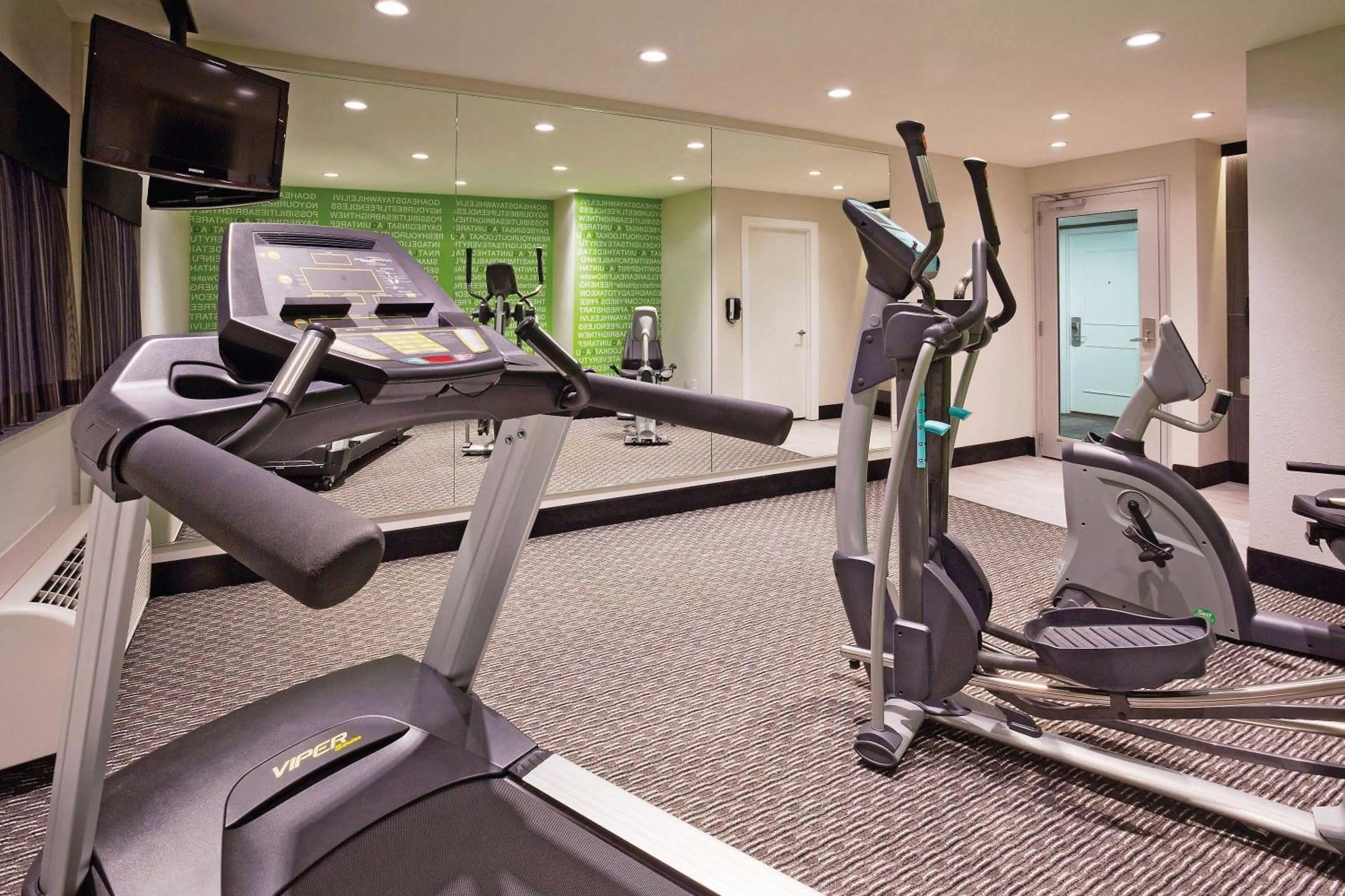 Fitness centre/facilities in La Quinta Inn by Wyndham Oshkosh