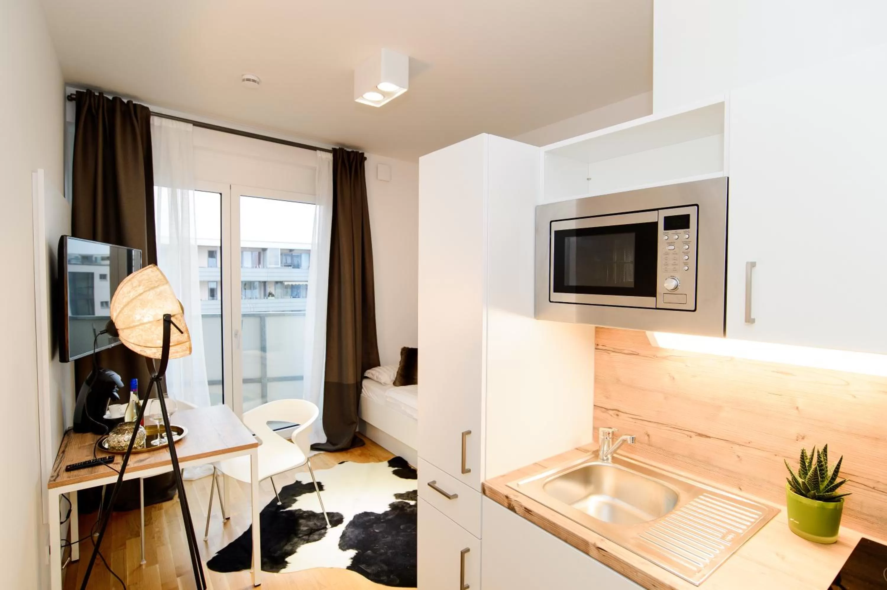 Photo of the whole room, Kitchen/Kitchenette in Apart Hotel Messe Munich - my room Apartments