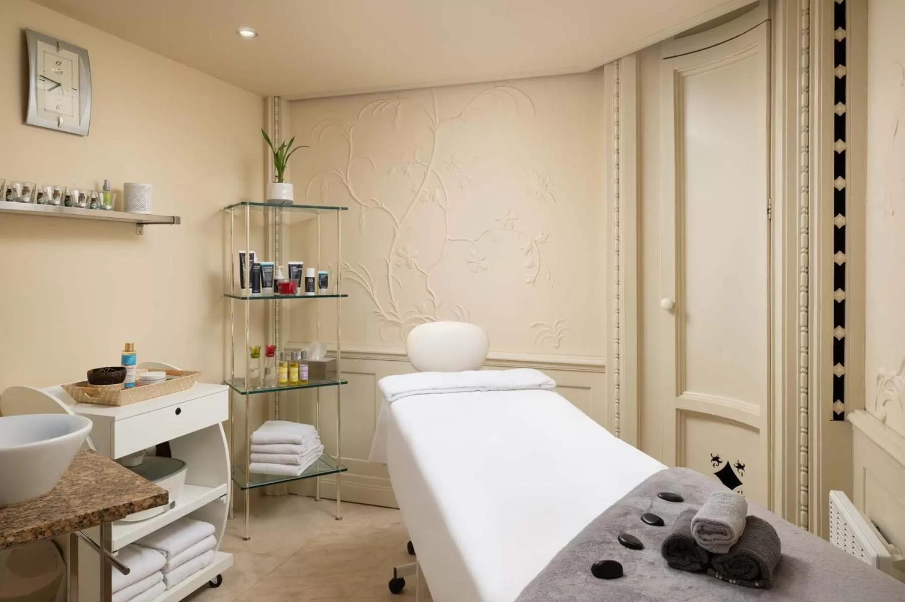 Massage in K+K Hotel Central