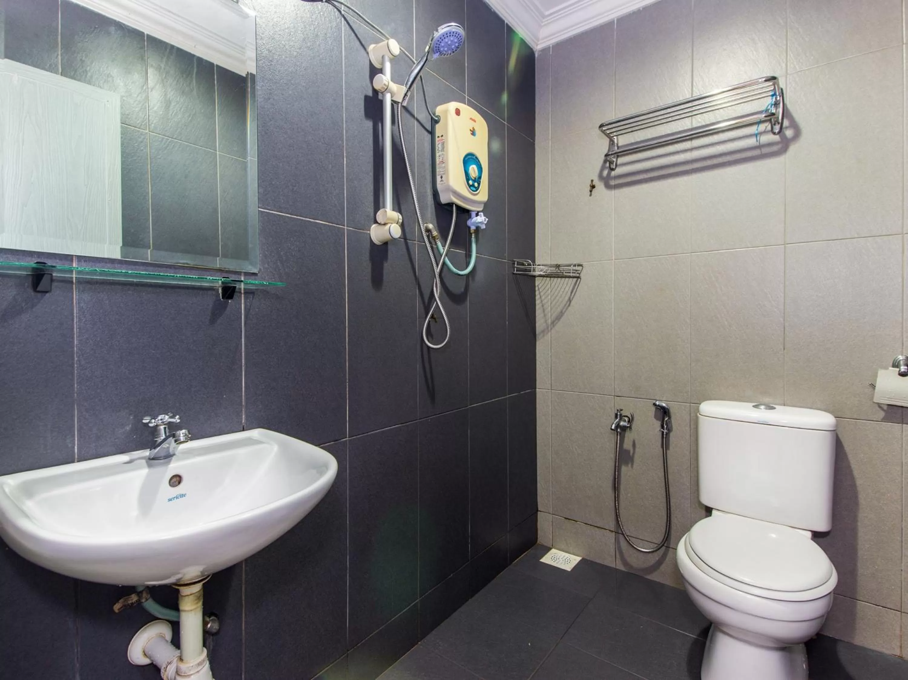 Bathroom in Crystal City Hotel