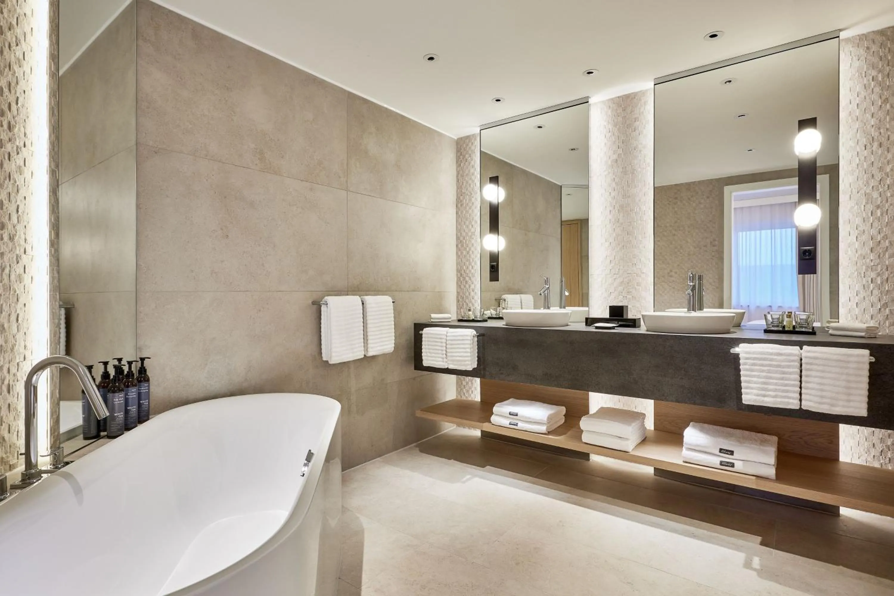 Photo of the whole room in The Westin Grand Frankfurt