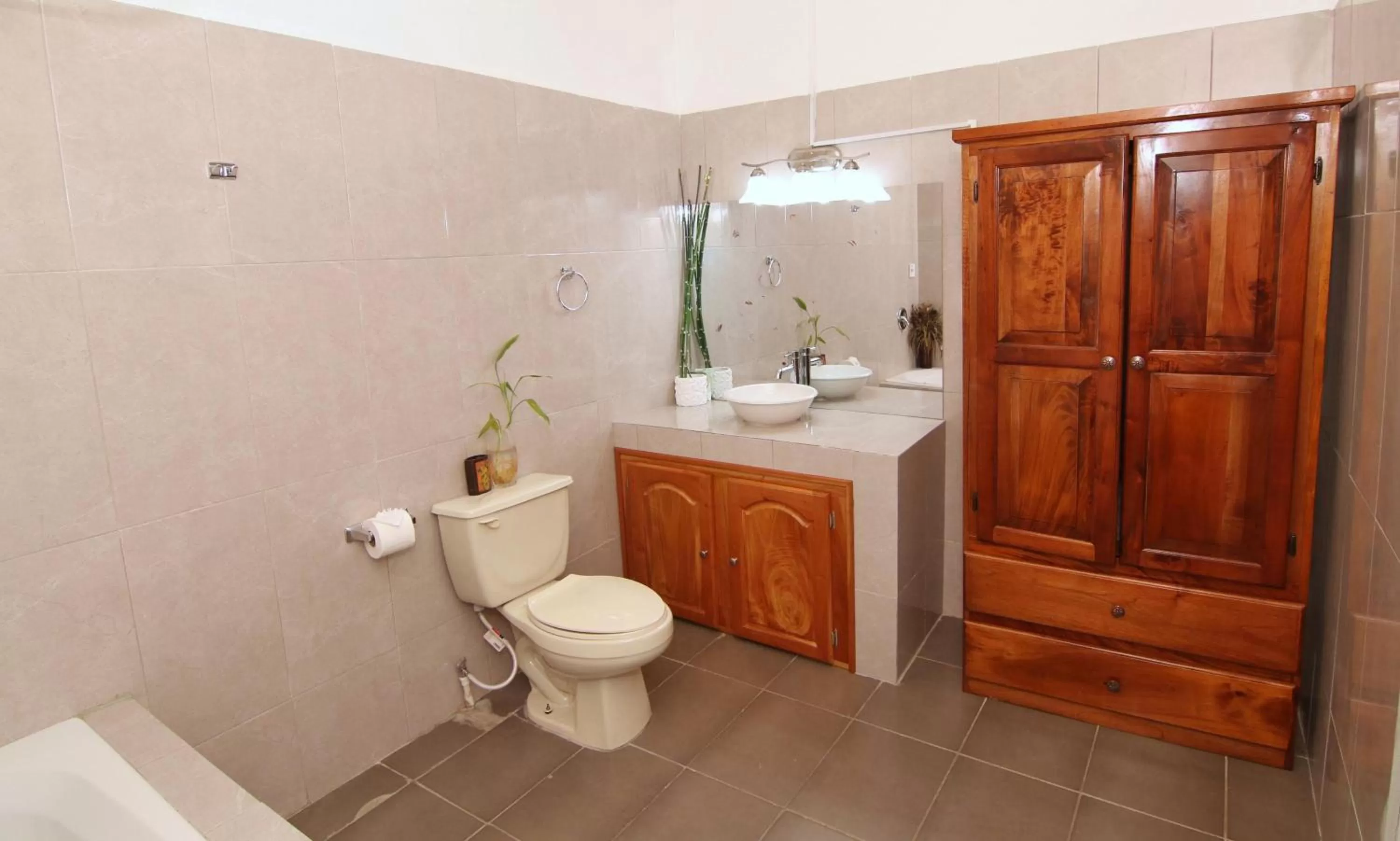 Bathroom in Rainforest Haven Inn