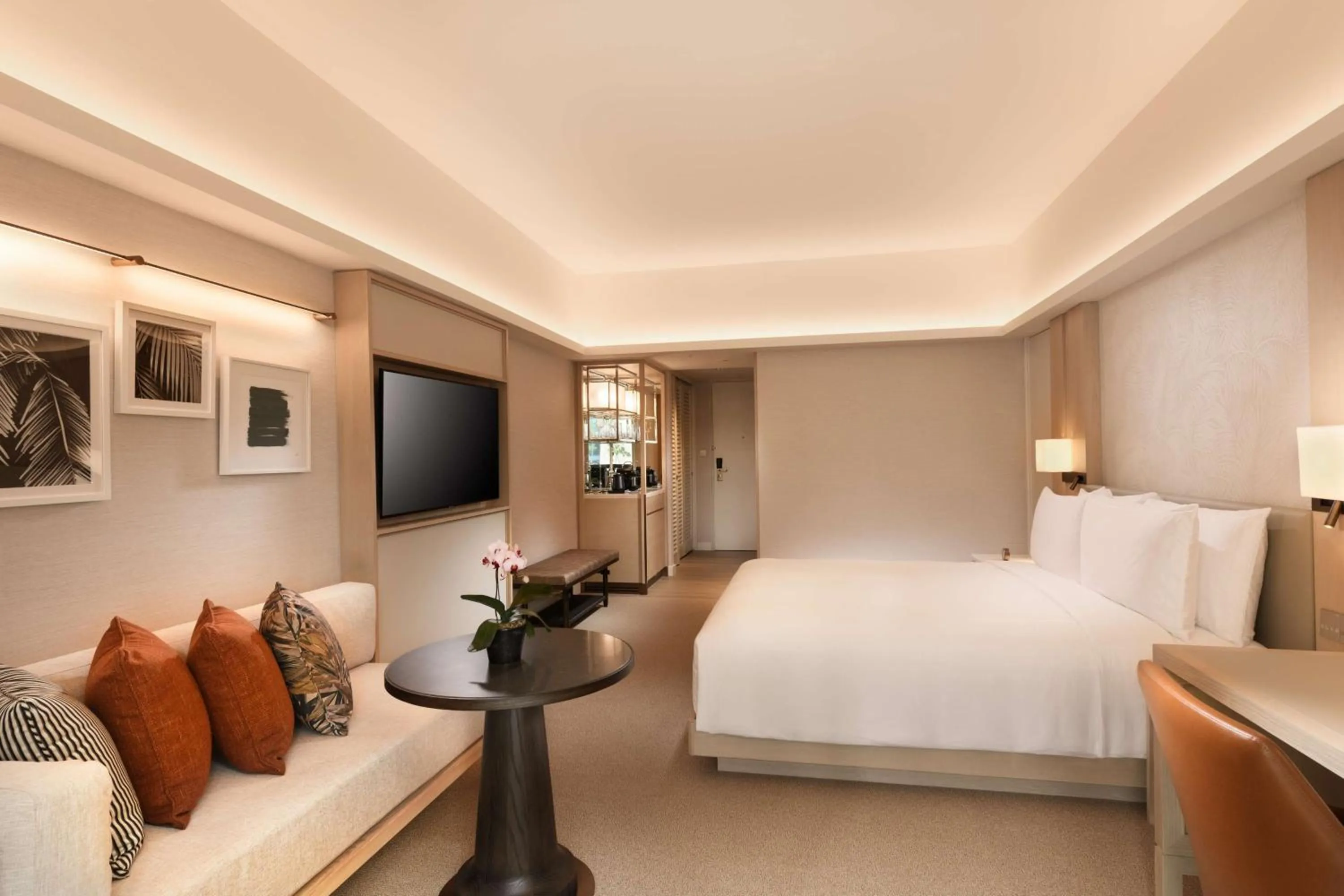 Bedroom, Bed in Conrad Singapore Orchard