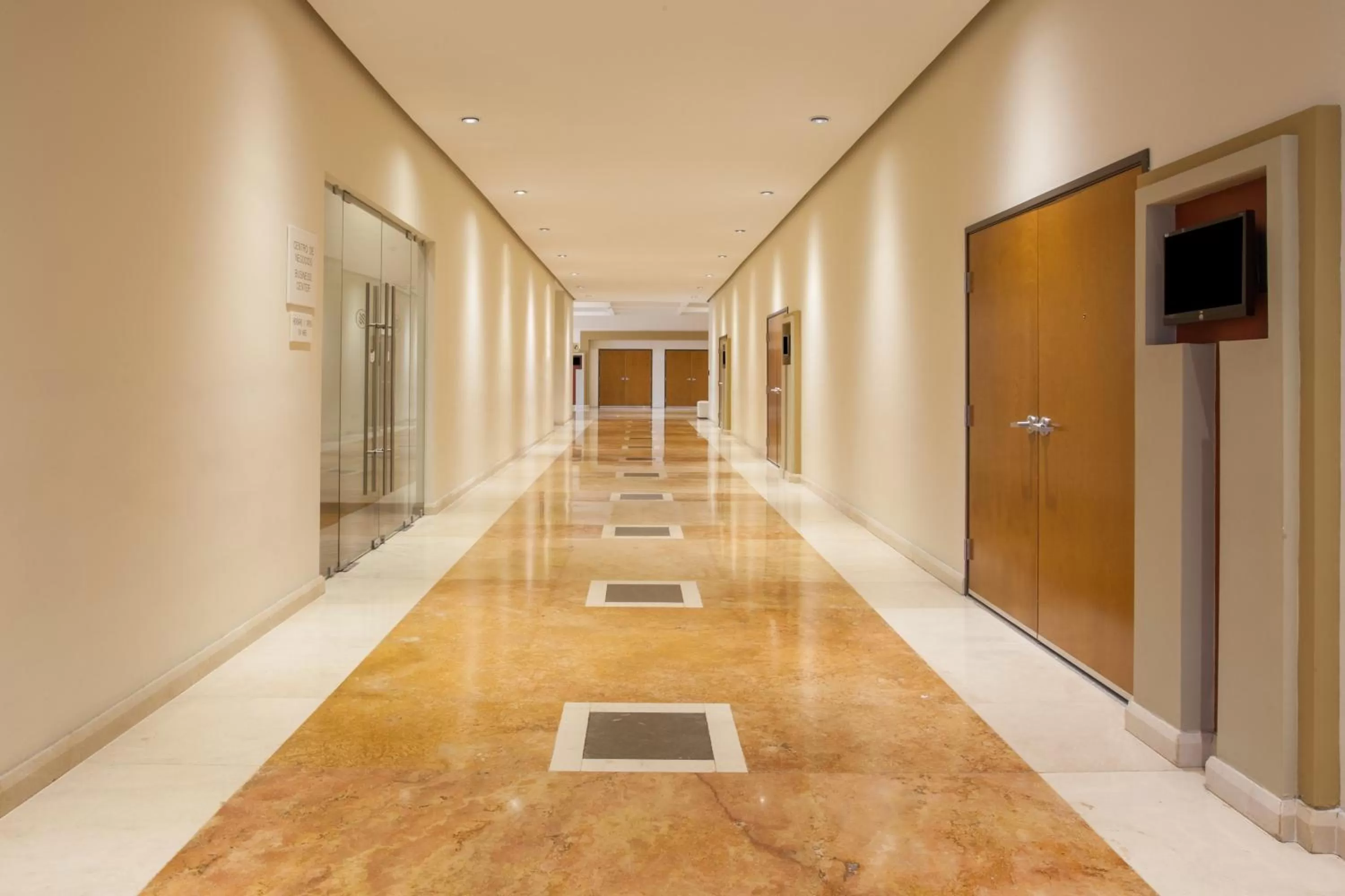 Meeting/conference room in Crowne Plaza Monterrey Aeropuerto by IHG