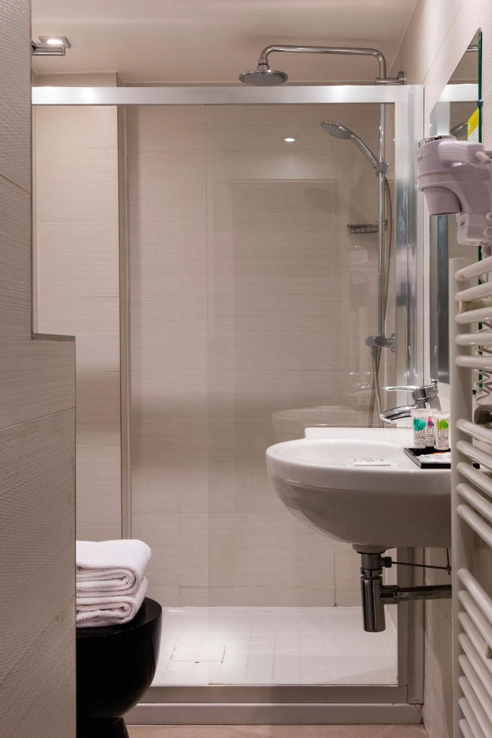 Bathroom in Hotel Berne Opera