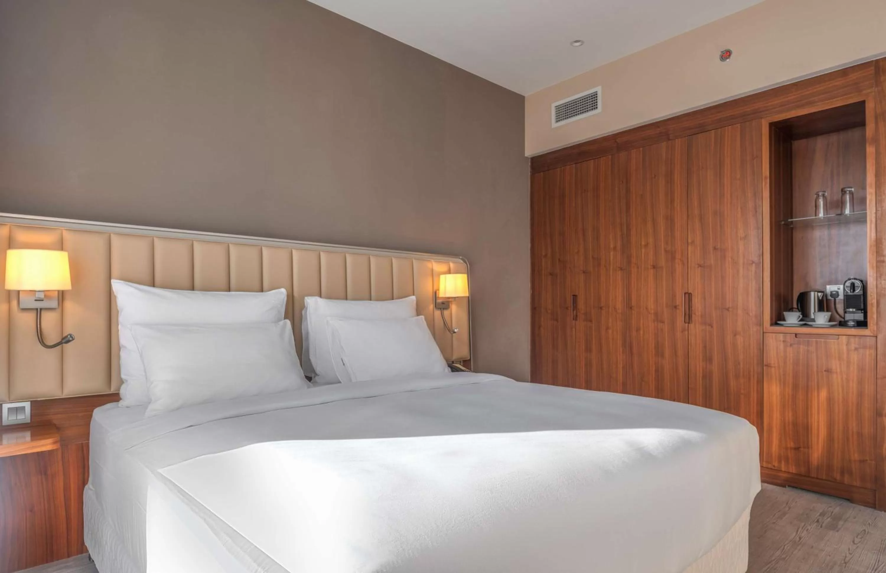 Photo of the whole room, Bed in Radisson Resort Ras Al Khaimah Marjan Island