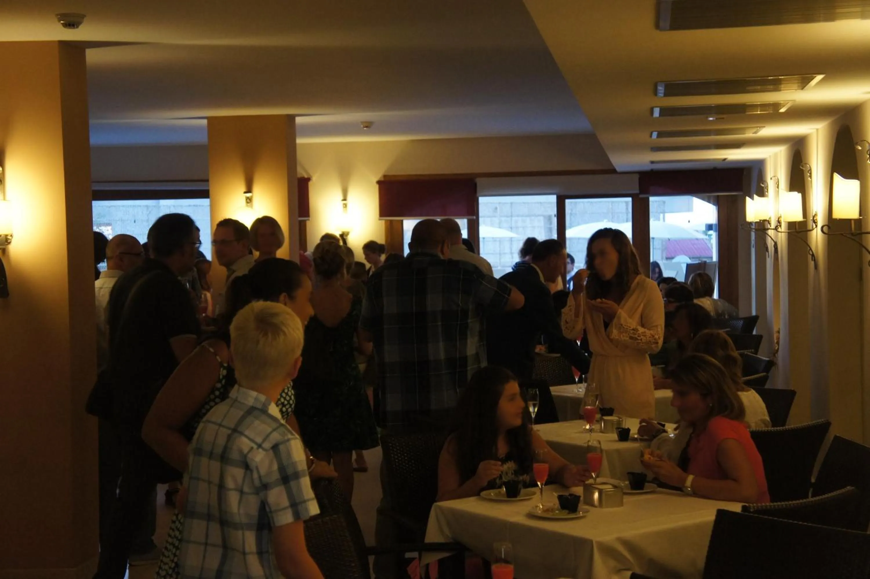 Restaurant/places to eat in Tropis Hotel