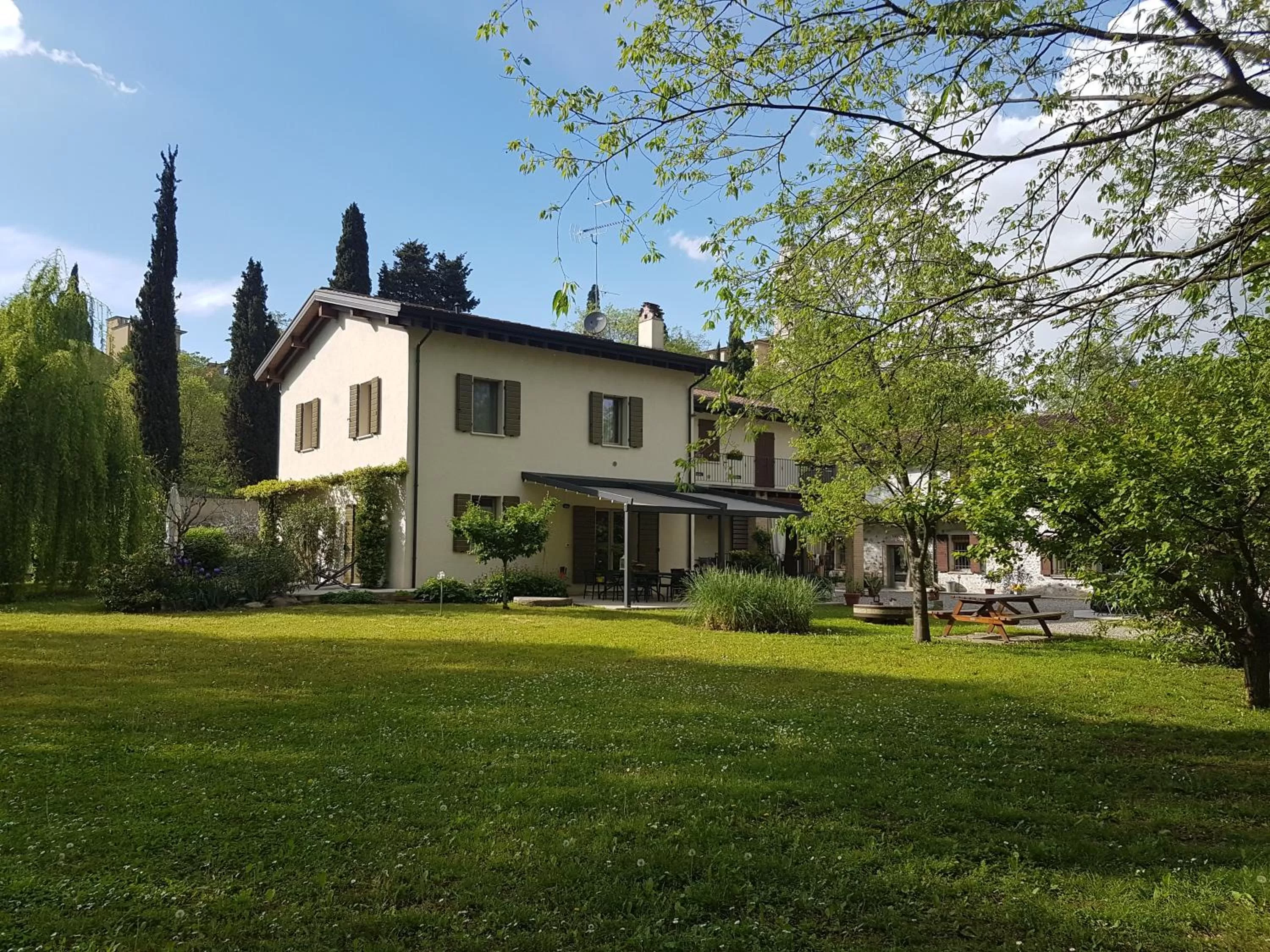 Property building in L'Isolo b&b e case vacanza
