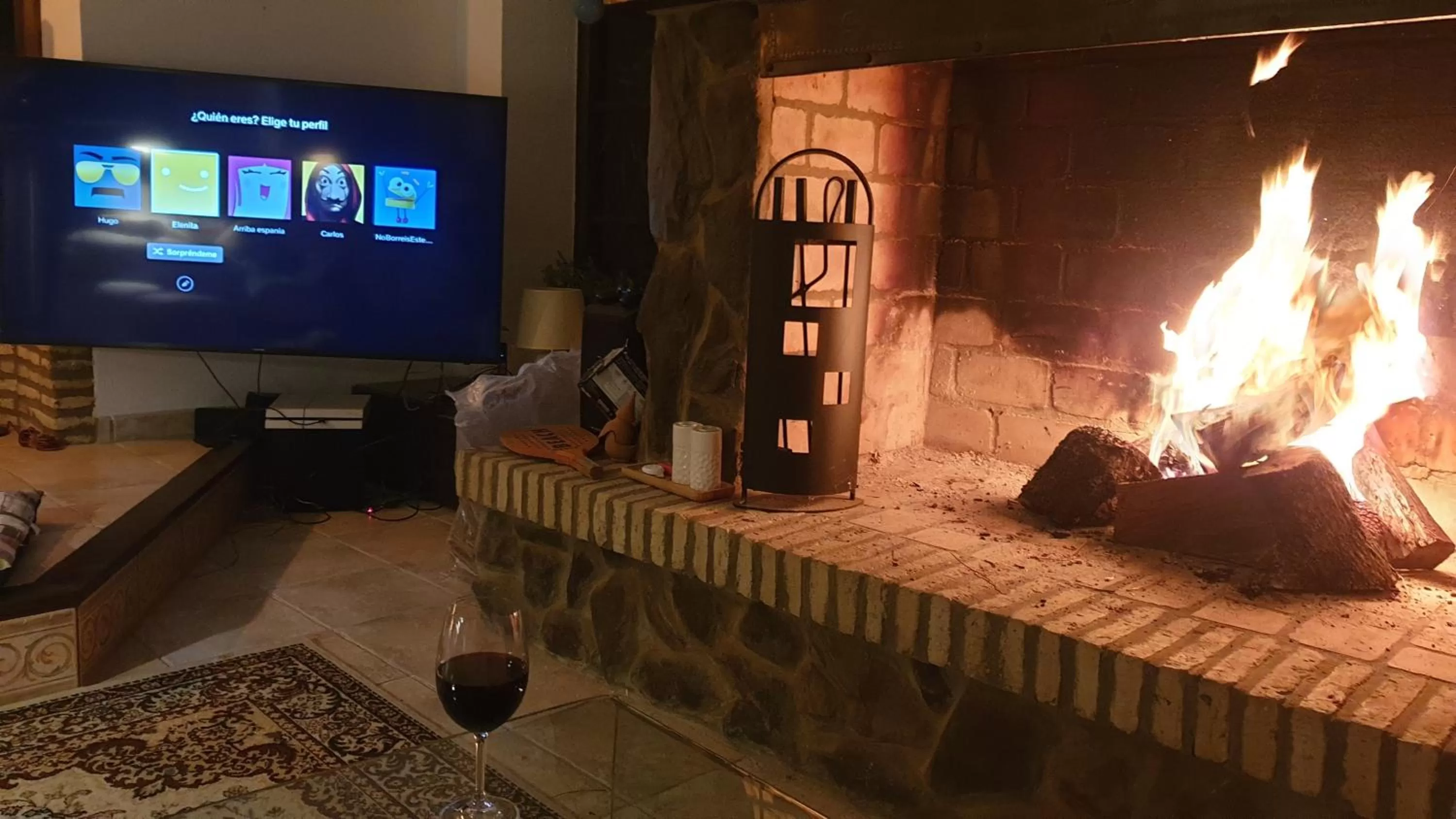 Communal lounge/ TV room, TV/Entertainment Center in La Casa del Torreón