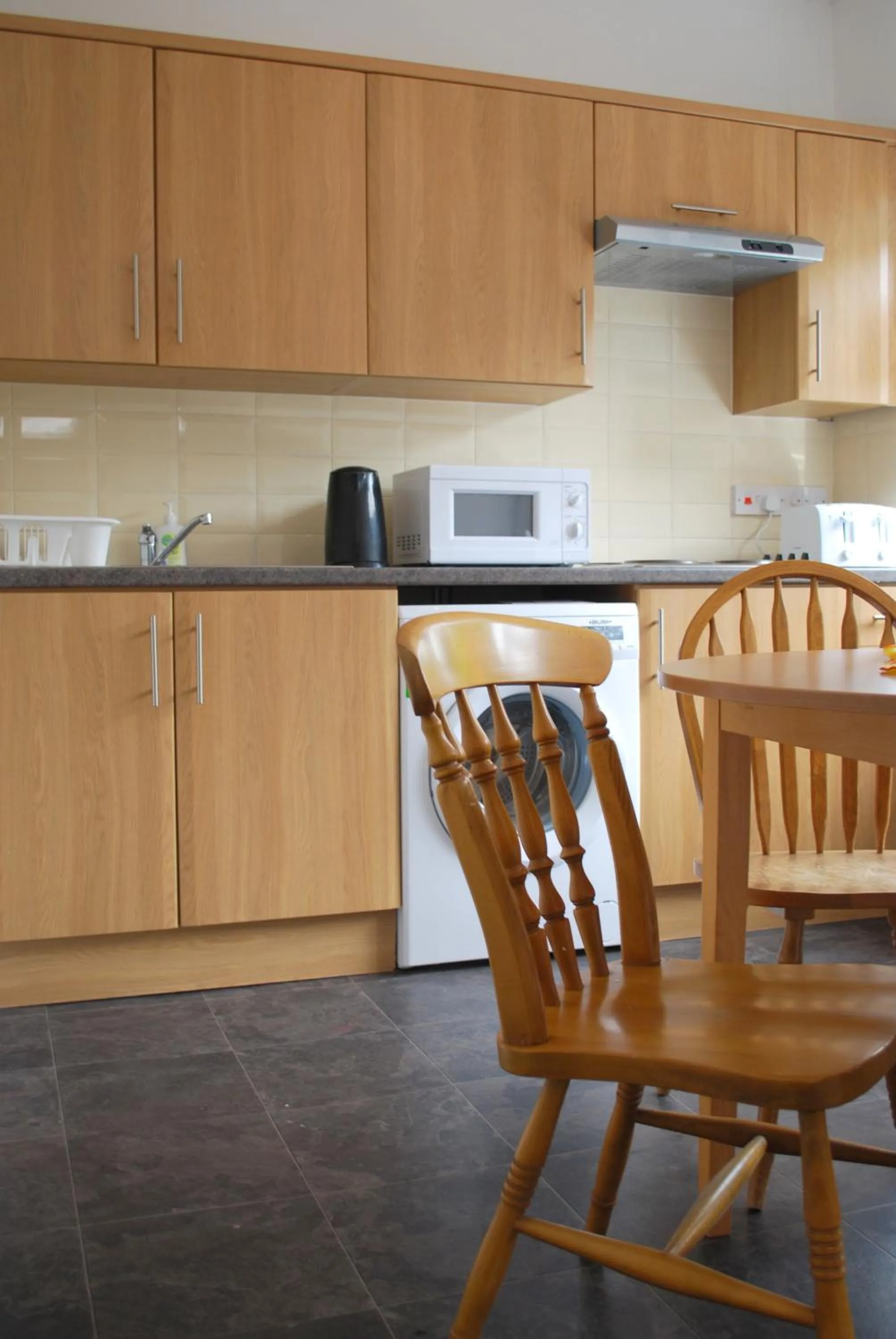 Communal kitchen in Clift Guest House