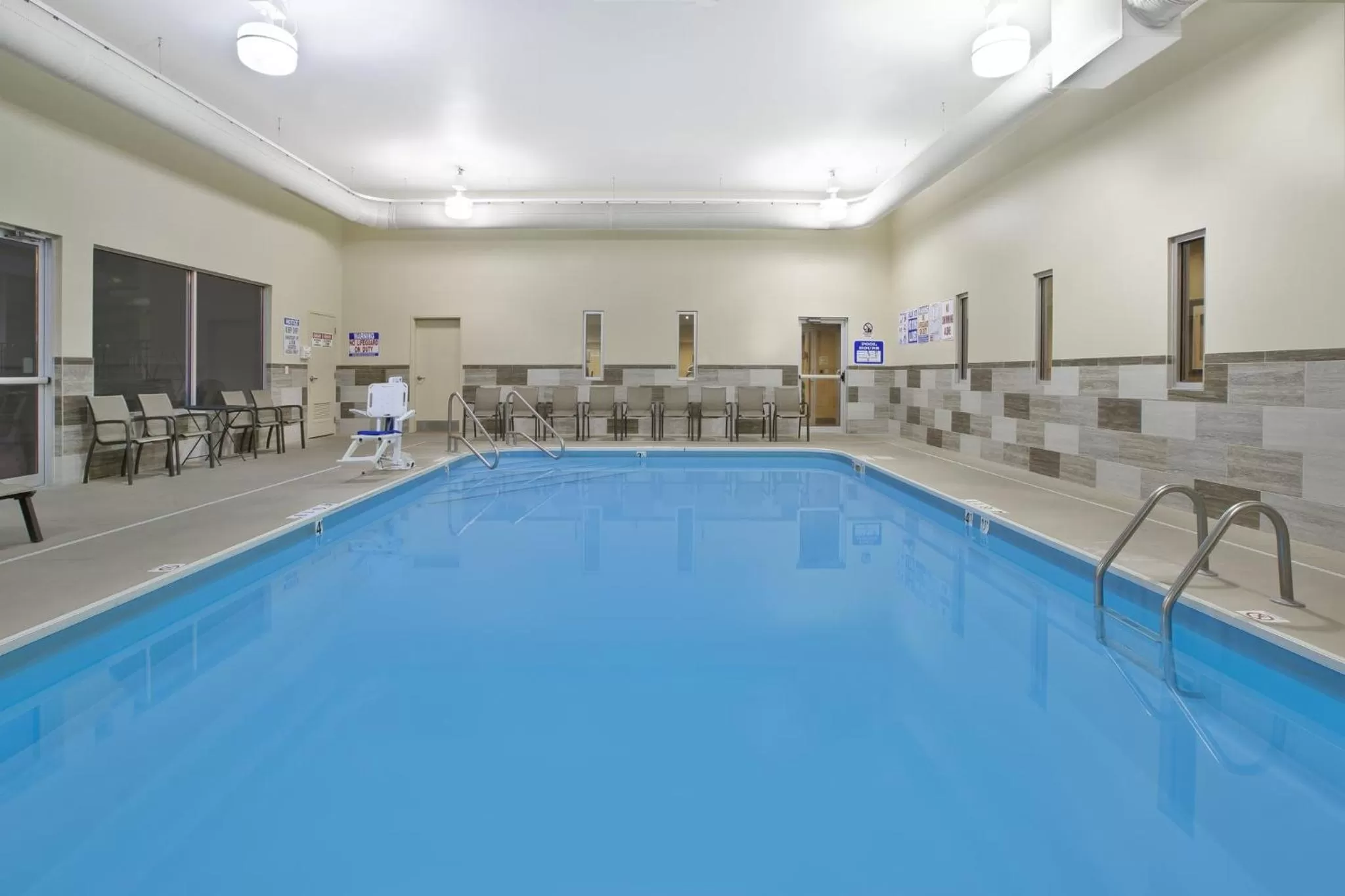 Swimming pool in Holiday Inn Columbus Dwtn-Capitol Square by IHG