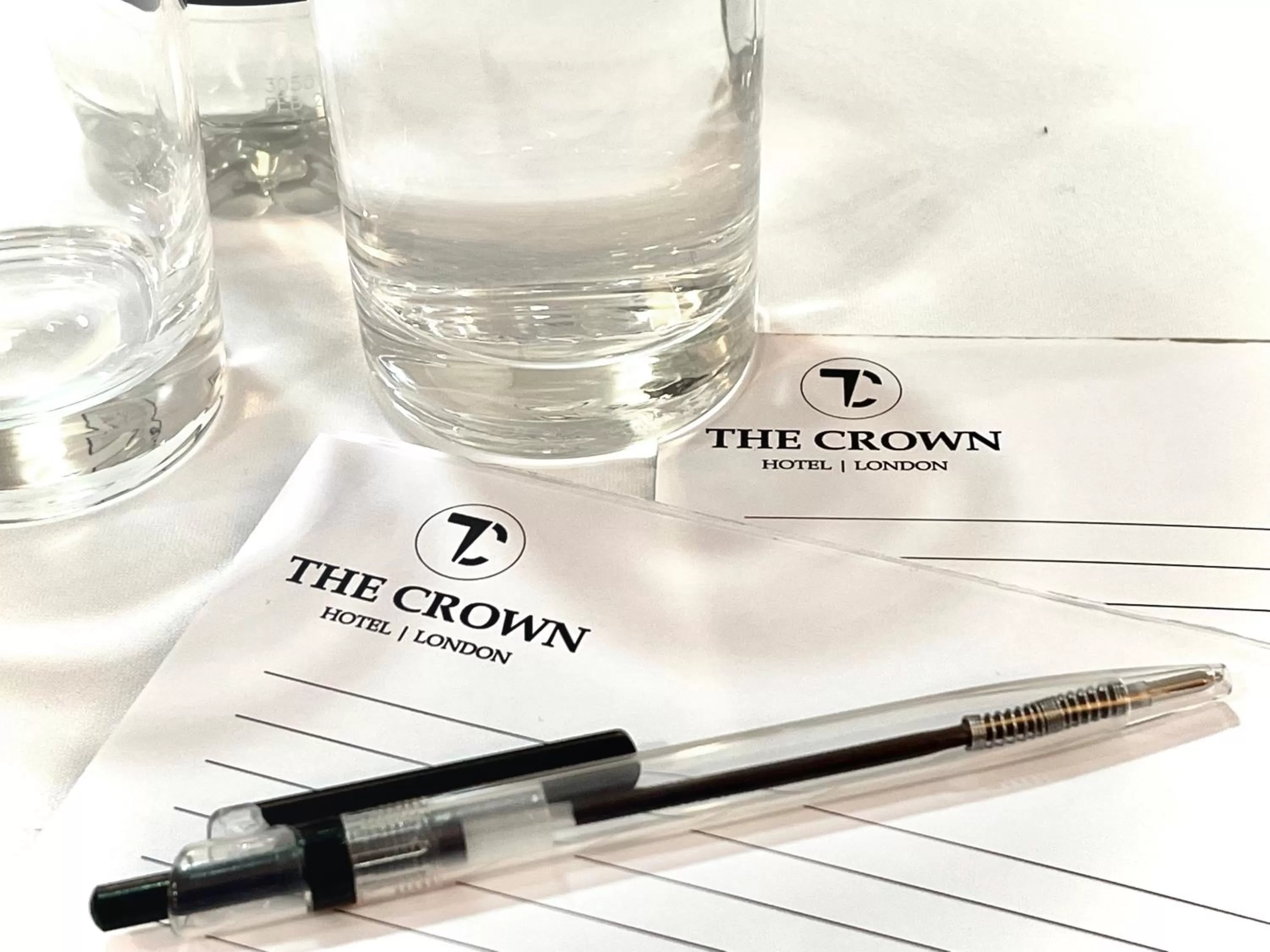 Meeting/conference room in The Crown London, WorldHotels Distinctive