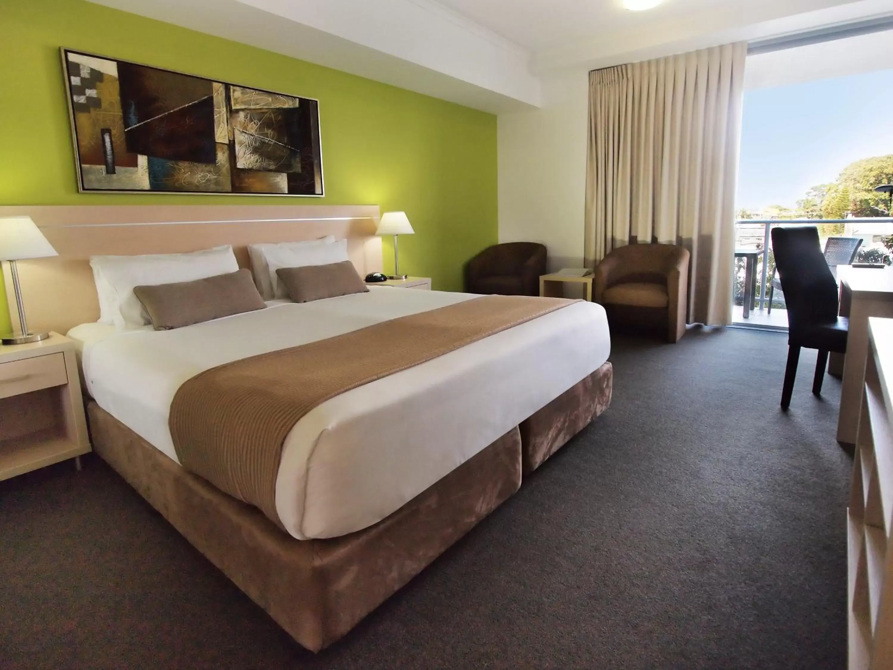 Hotel Room in Oaks Townsville Gateway Suites Hotel Room in Oaks Townsville Gateway Suites
