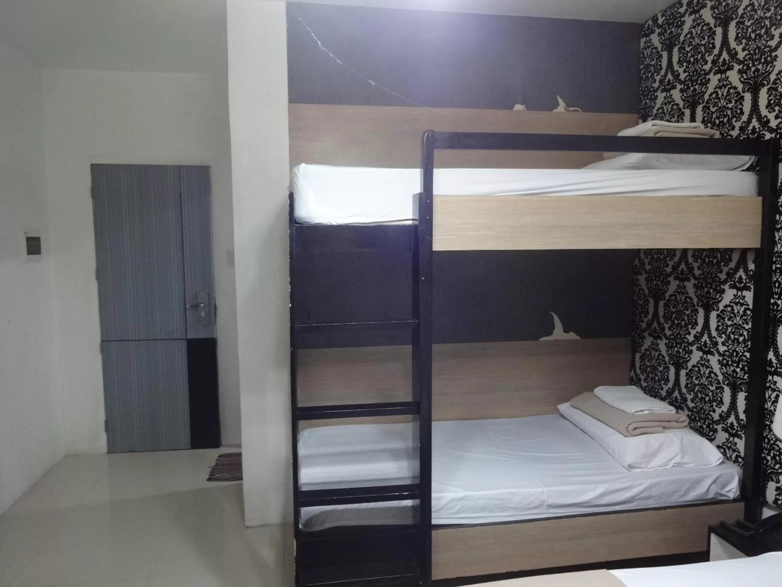 Bed in Heilee's Guest House