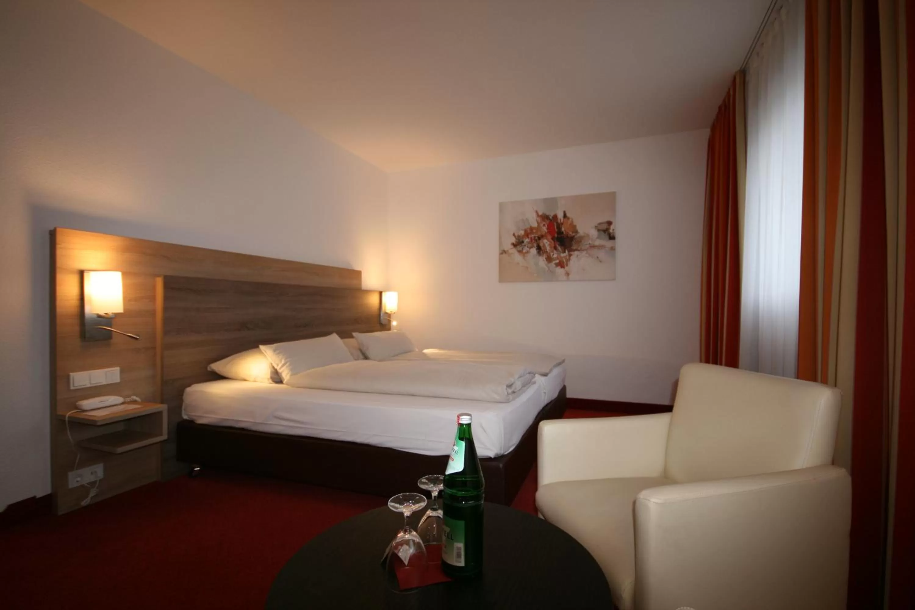 Photo of the whole room, Bed in Montana Hotel Mönchengladbach