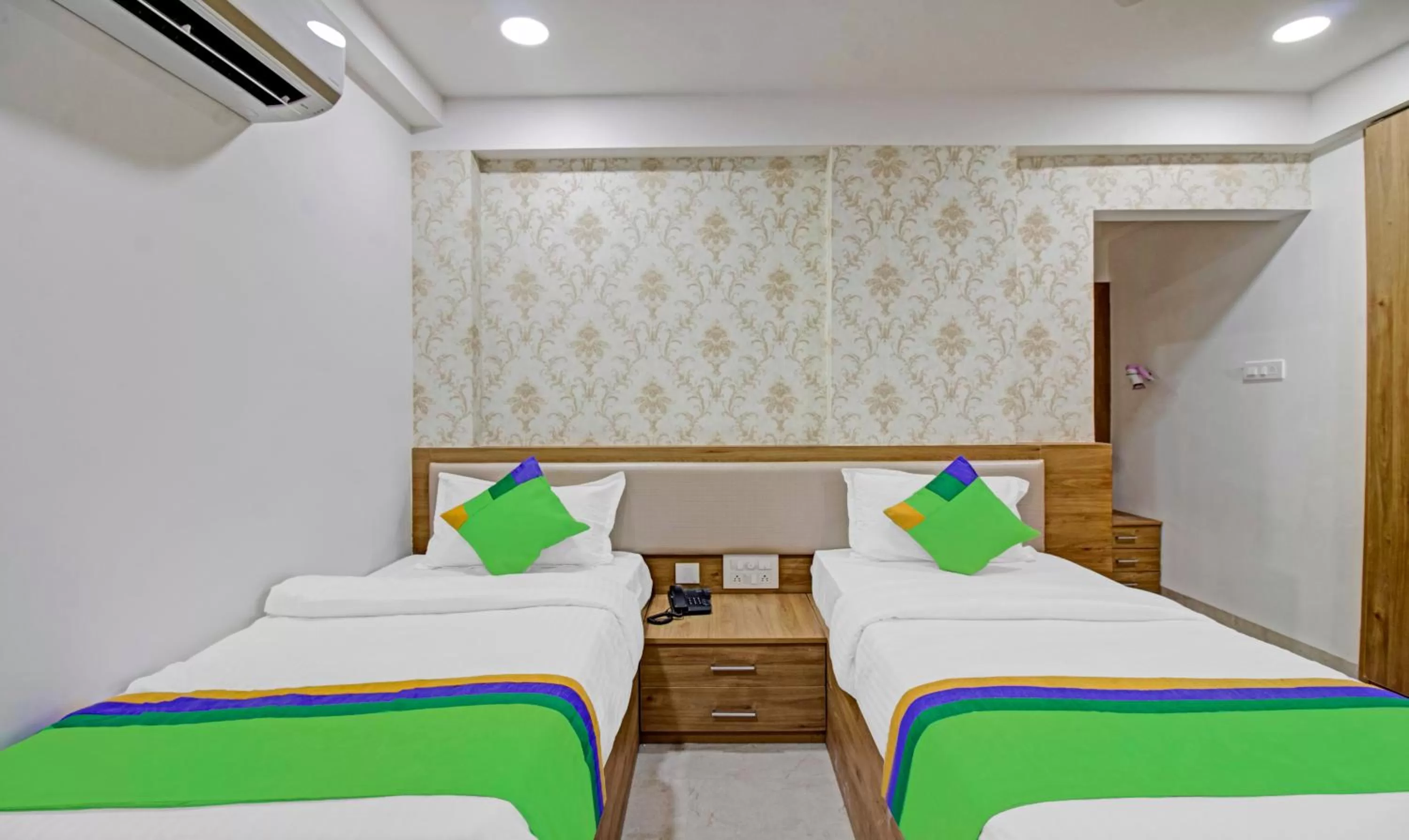 Bed in Treebo Chandraprasth Residency