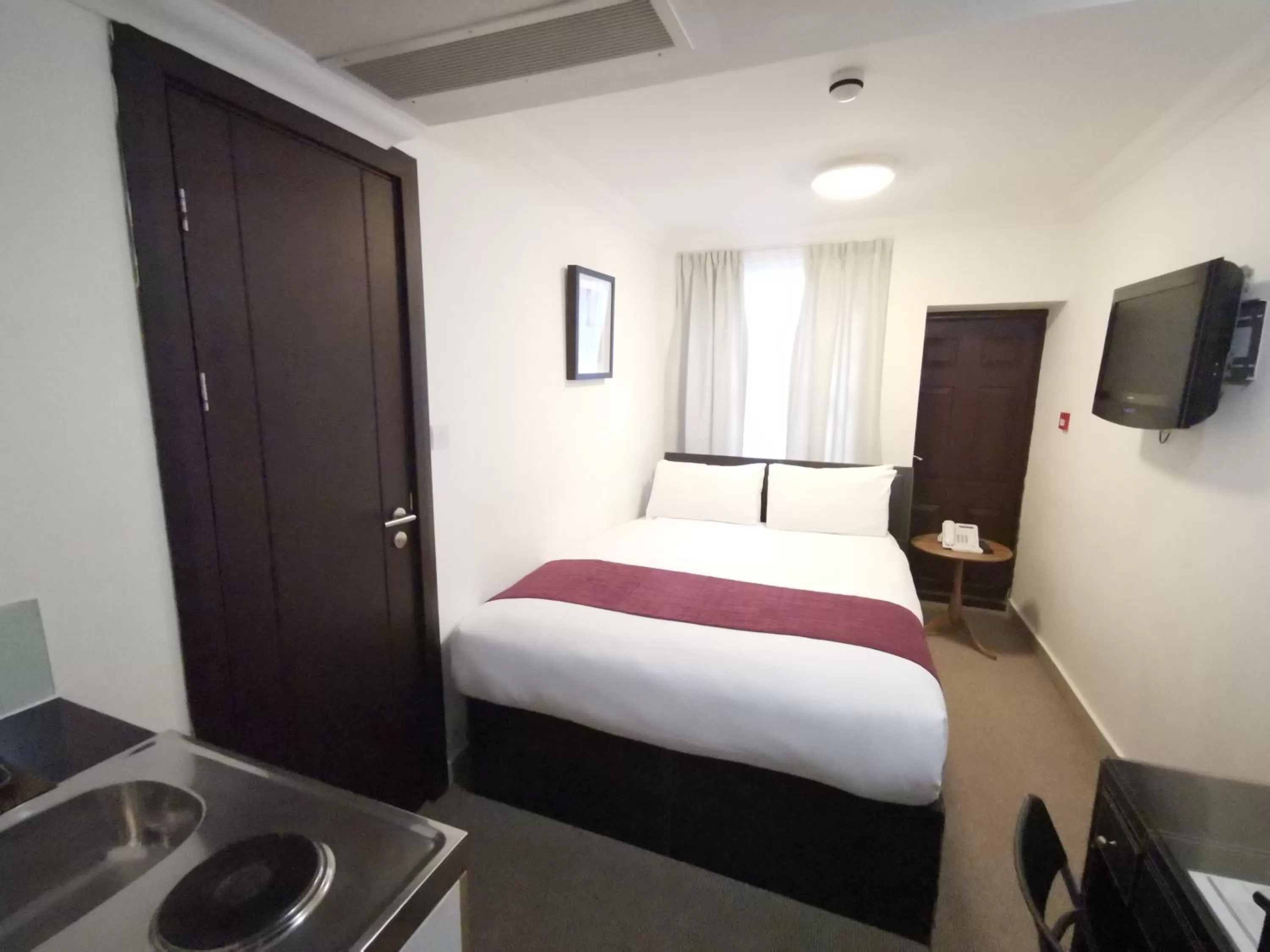 Photo of the whole room, Bed in The Royale Chulan Hyde Park Hotel