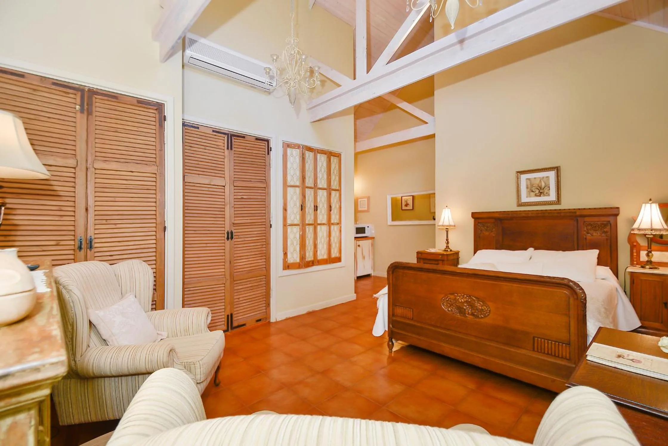 Bed in Ford House Bed & Breakfast