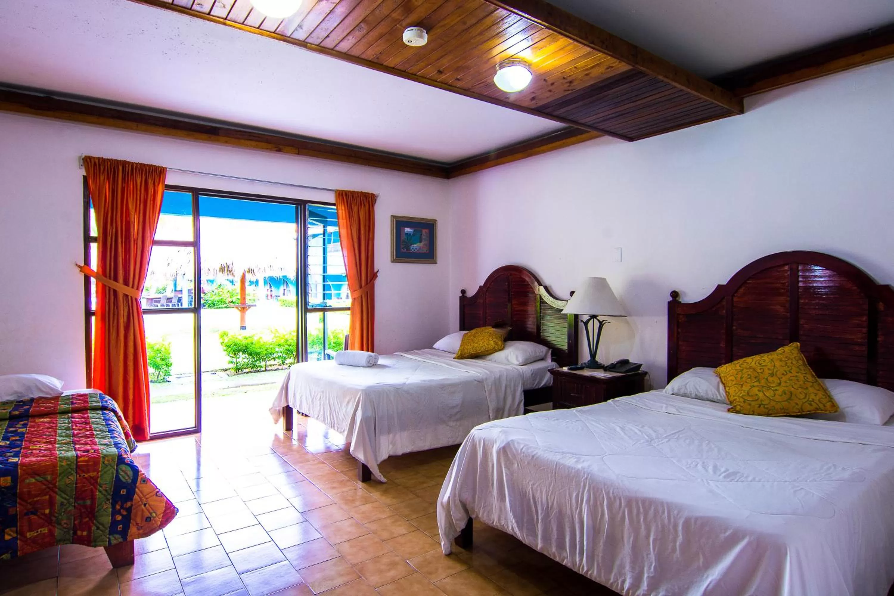 Bed in Beach Break Resort & CR Surf Camp