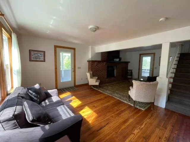 Hill View Motel and Cottages