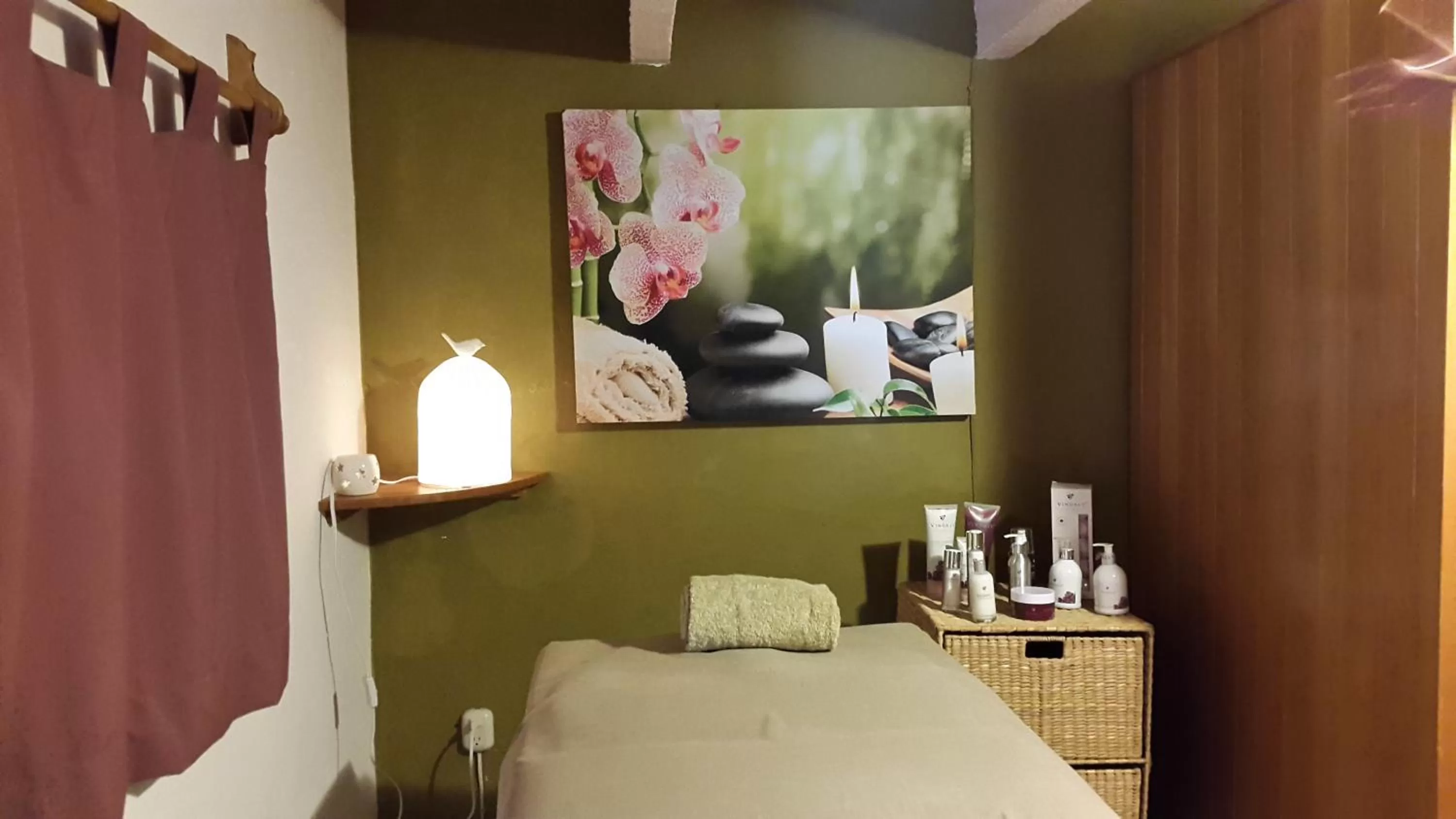 Massage, Bed in Hotel Casa de Vino