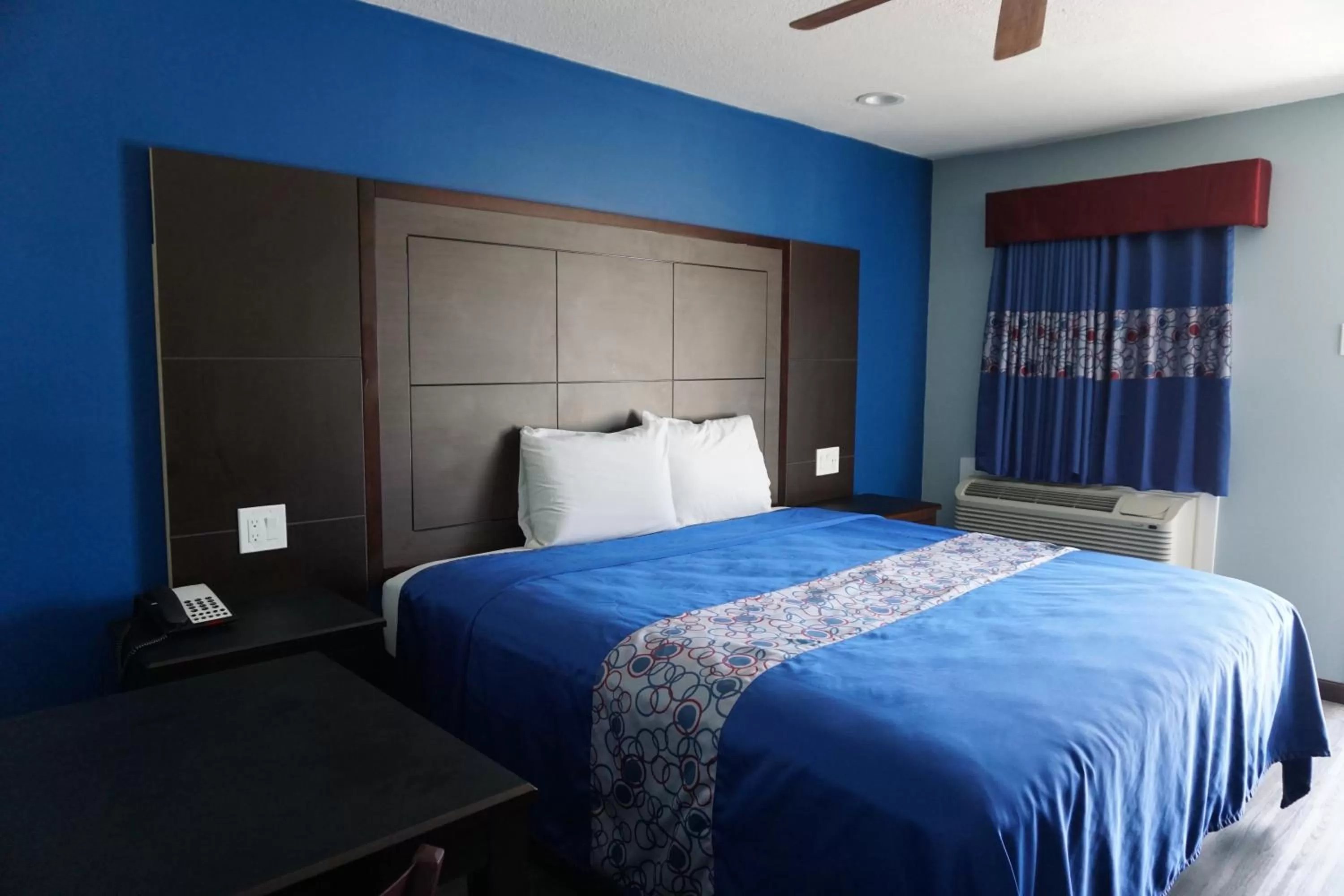 Photo of the whole room in Star Light Inn