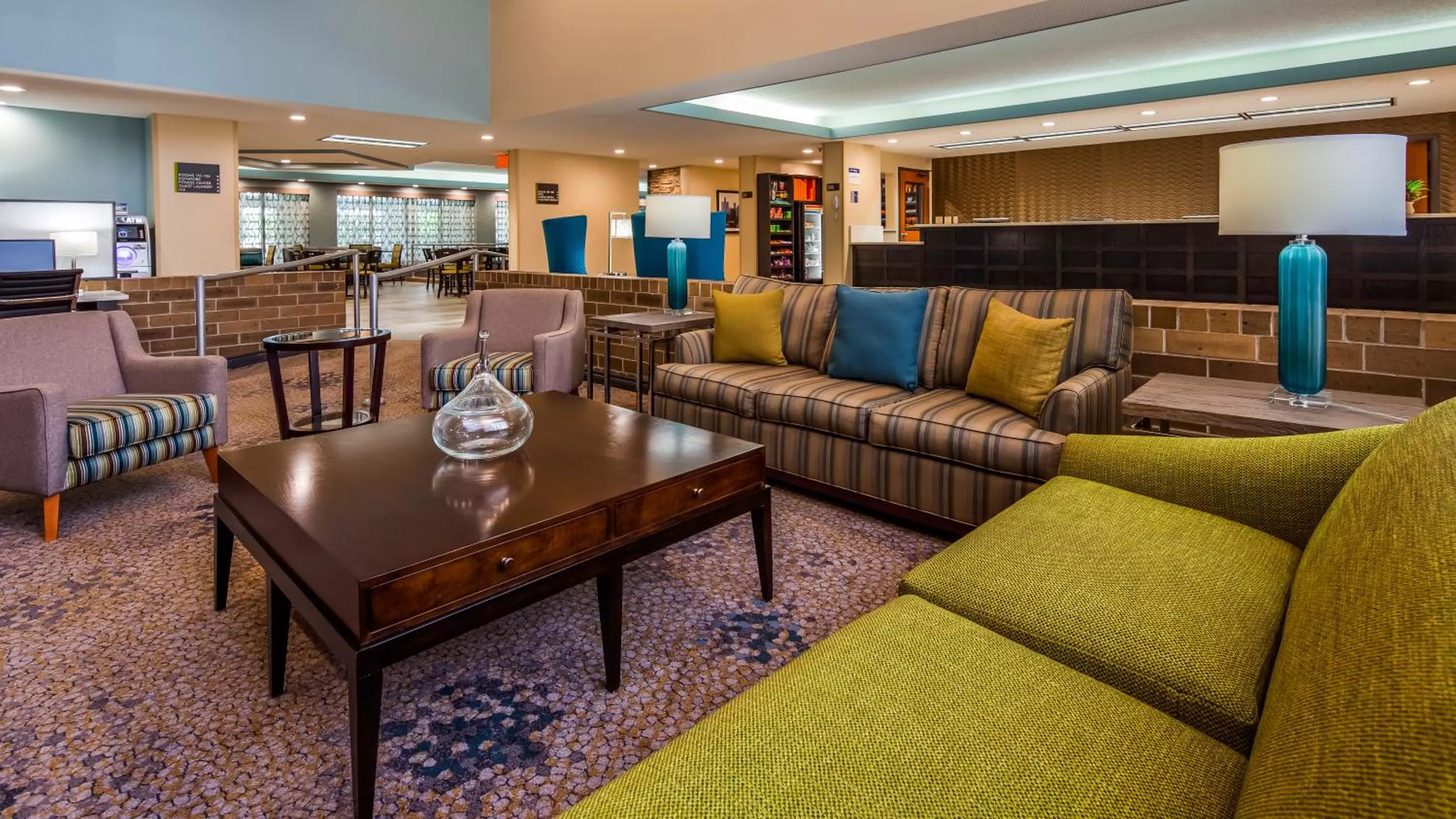 Seating area in Best Western Warren Hotel