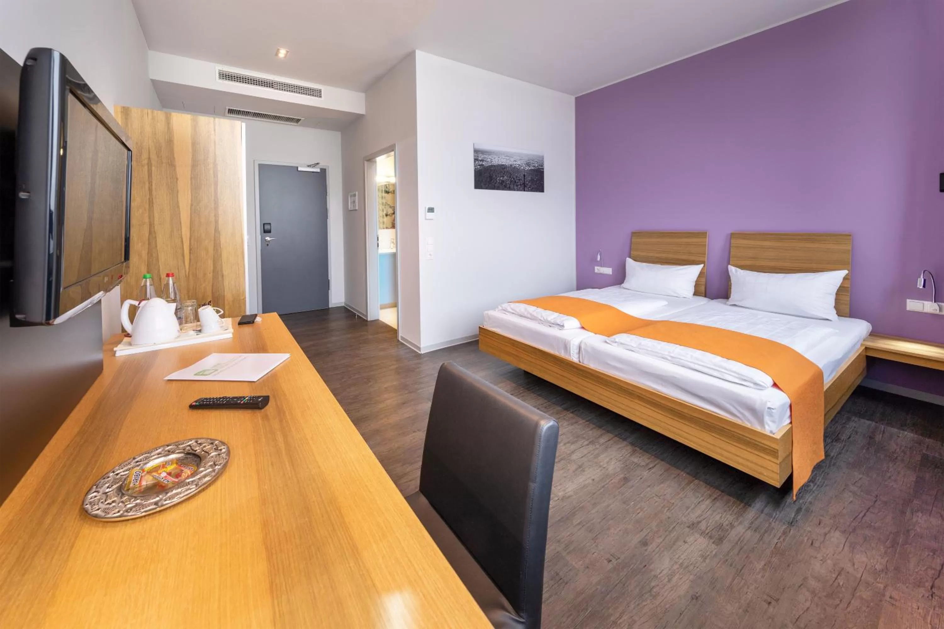Photo of the whole room, Bed in AMH Airport-Messe-Hotel Stuttgart