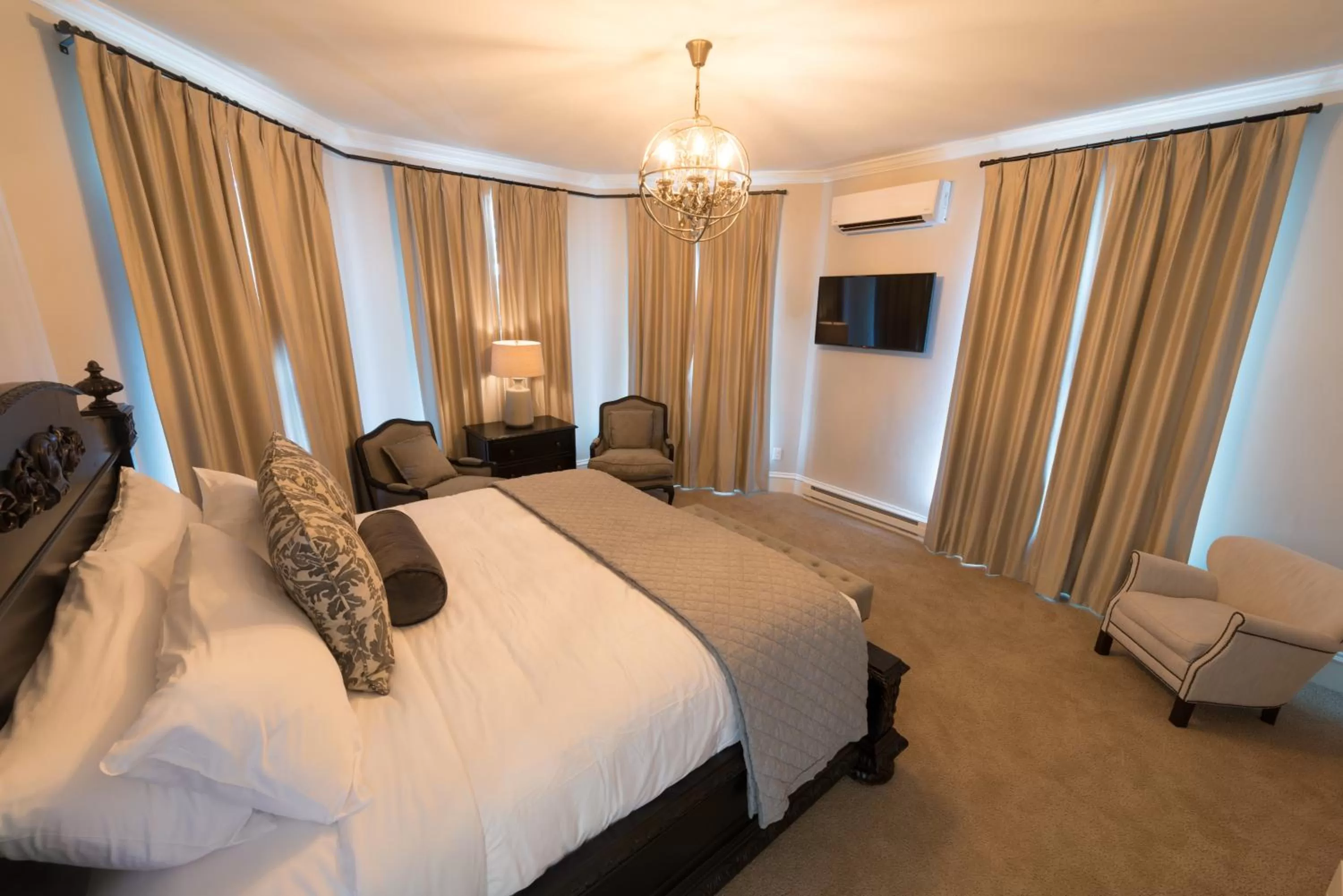 Bed in Serenity Inn Newport