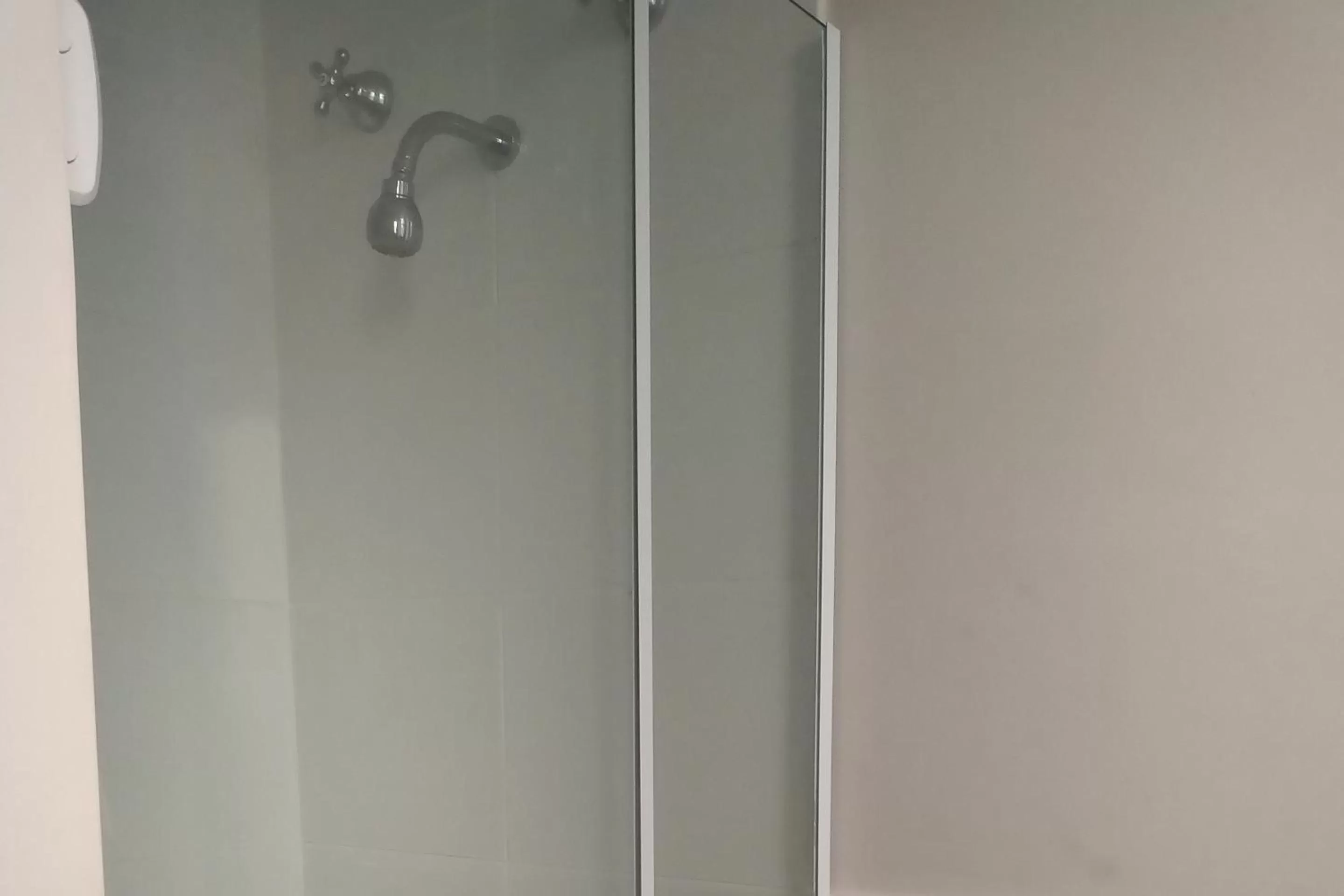 Bathroom in Compacto Hotel Alphaville Campinas