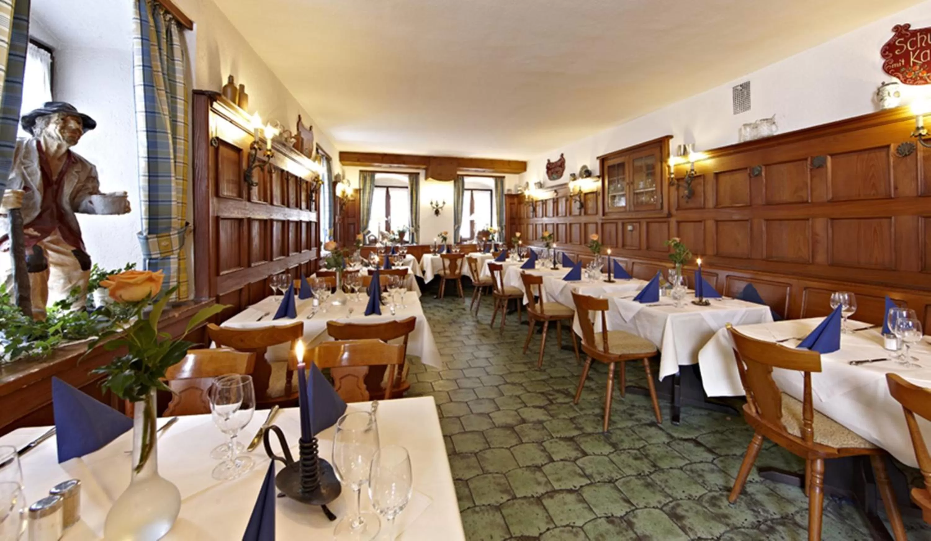 Restaurant/Places to Eat in Hotel Drei Mohren