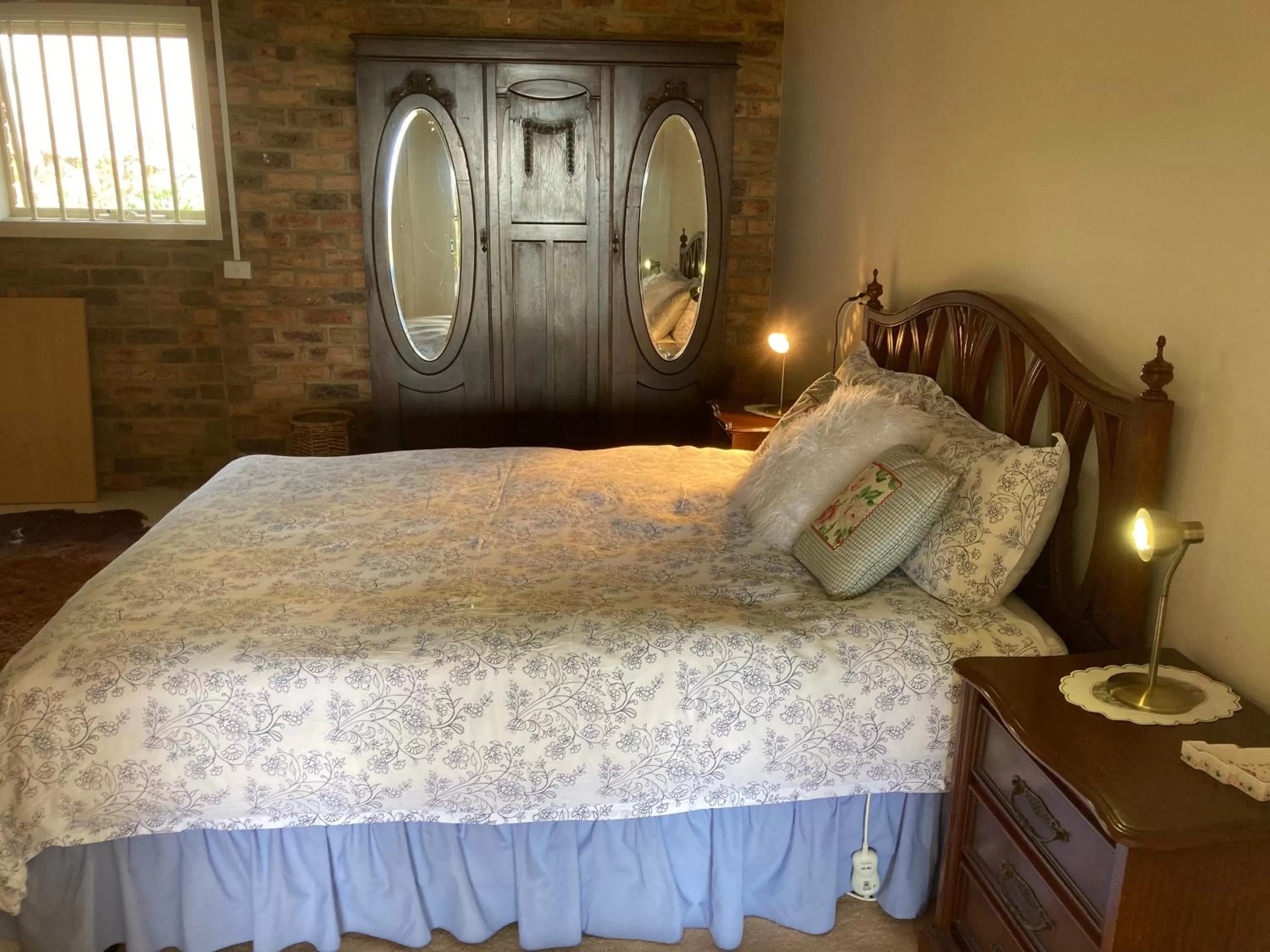 Bed in Rosewood Park Guest Suite