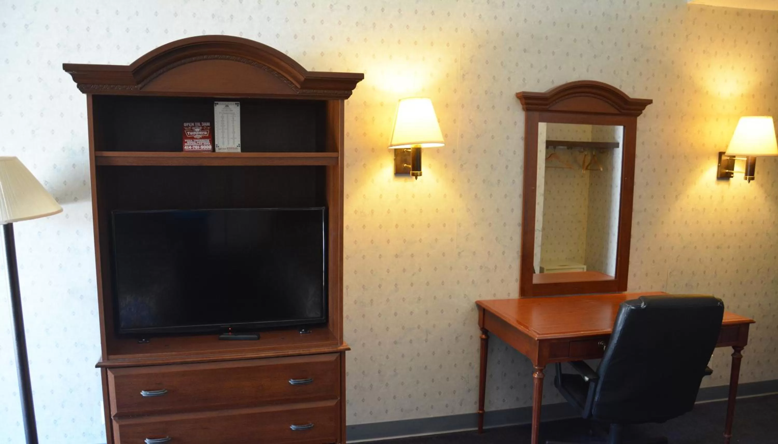 TV and multimedia in Travelodge by Wyndham Milwaukee