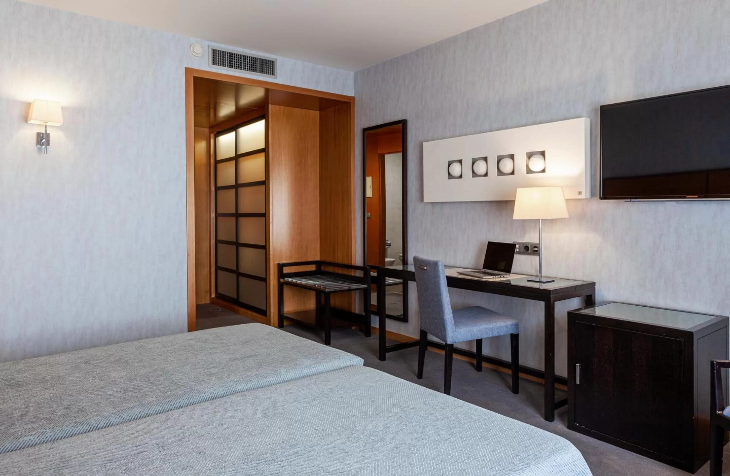 Photo of the whole room, Bed in Hotel Macià Real De La Alhambra