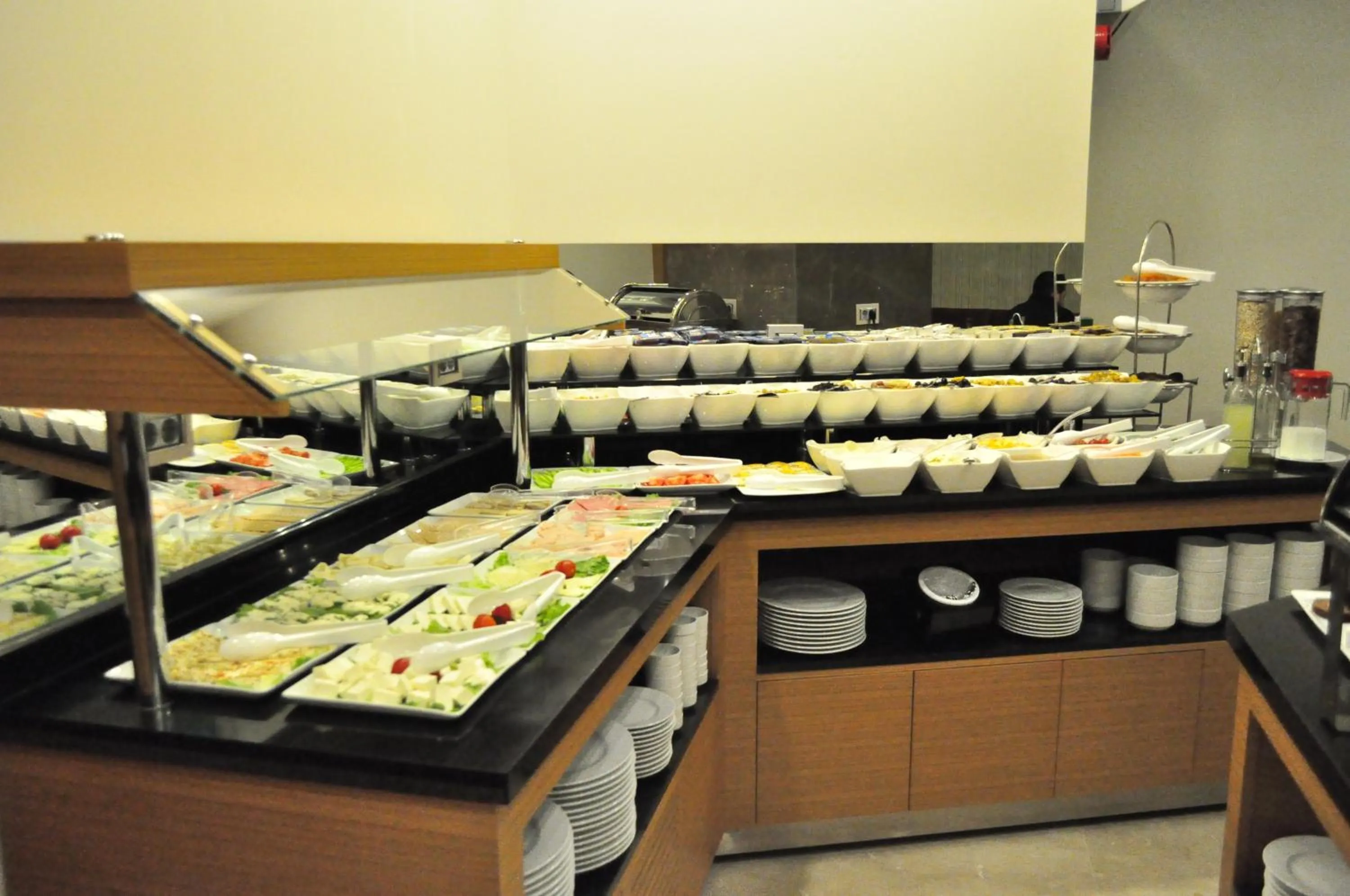 Restaurant/places to eat in Bisetun Hotel