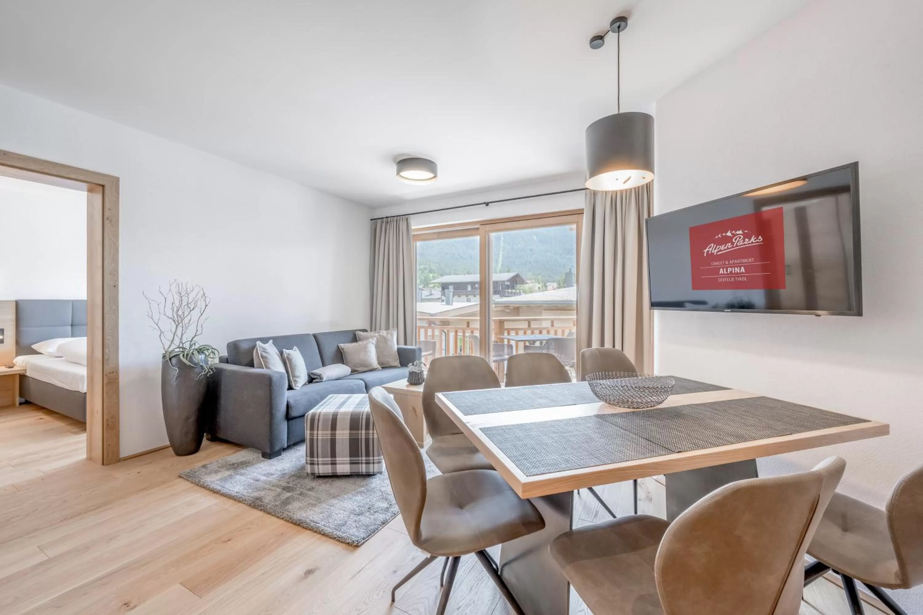 TV and multimedia in AlpenParks Chalet & Apartment Alpina Seefeld