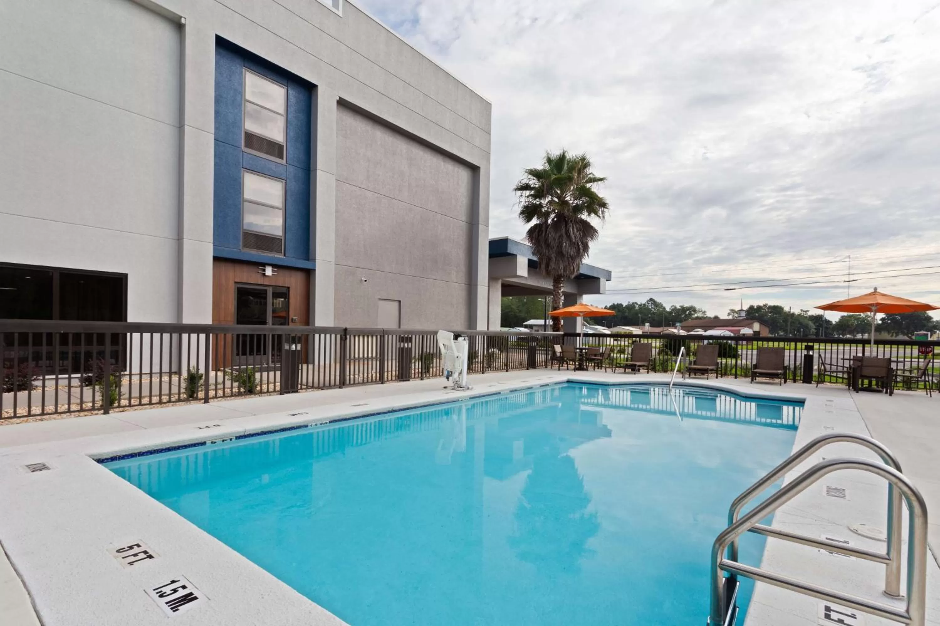 Pool view in Hampton Inn Perry