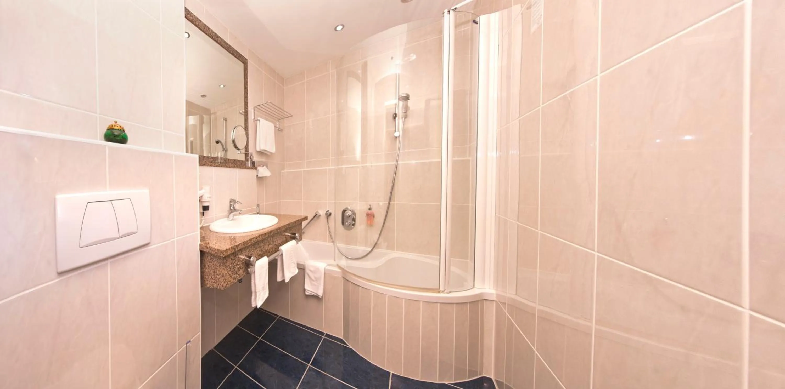 Hot Tub in Wellnesshotel Schönruh - Adults only