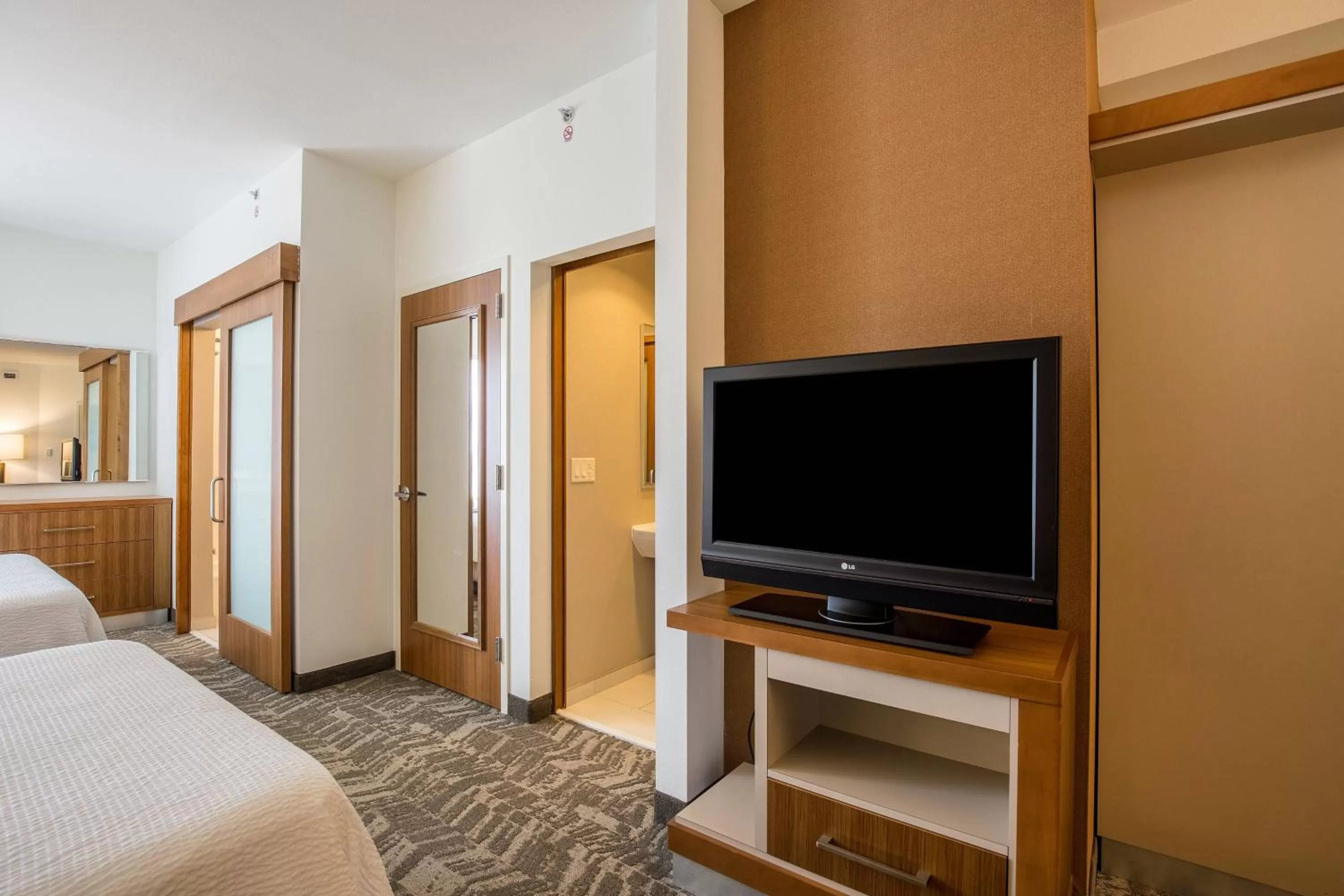 Queen Suite with Sofa Bed and Roll-in Shower - Mobility and Hearing Accessible in SpringHill Suites by Marriott Houston Rosenberg