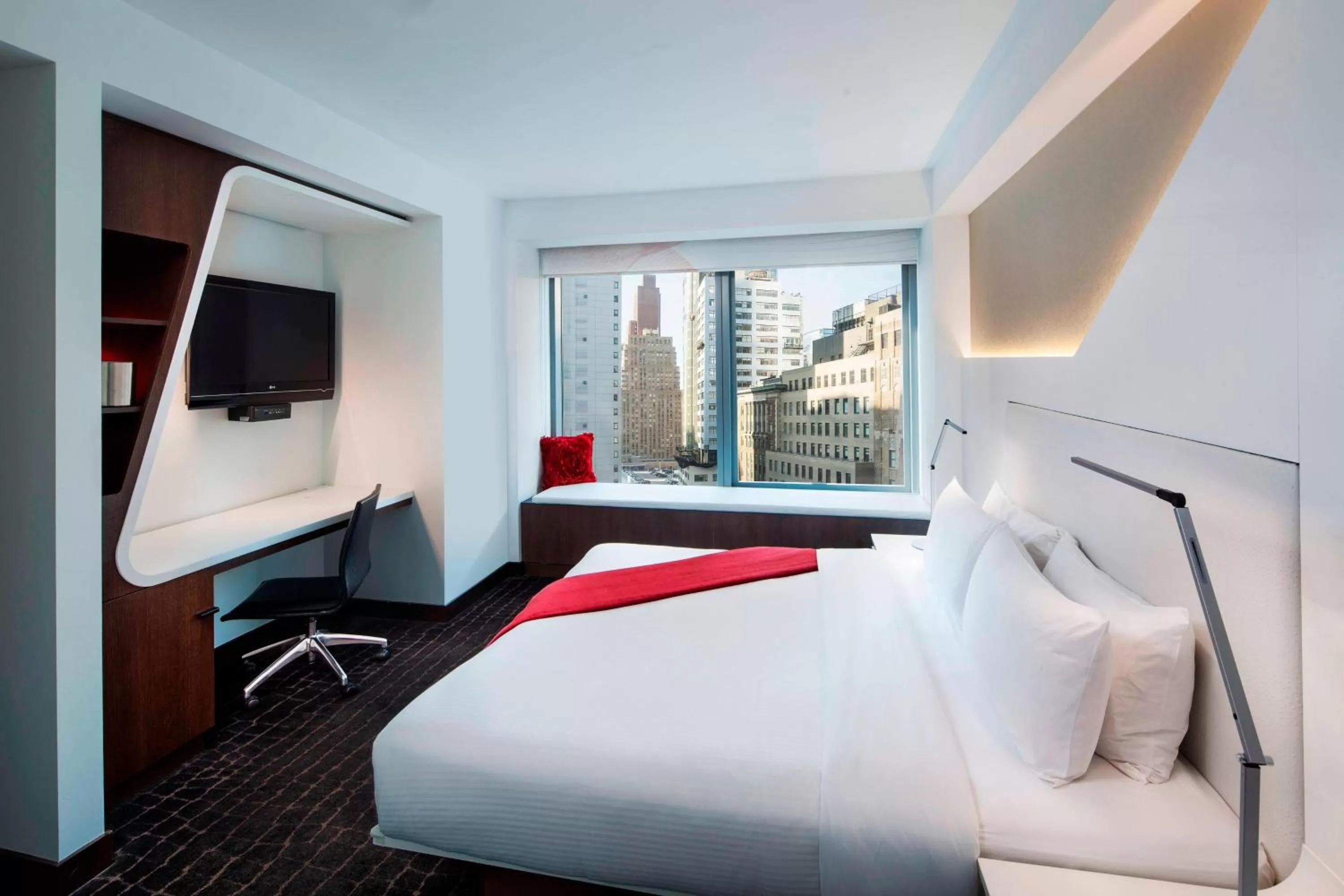 Photo of the whole room, Bed in The Washington Hotel NYC