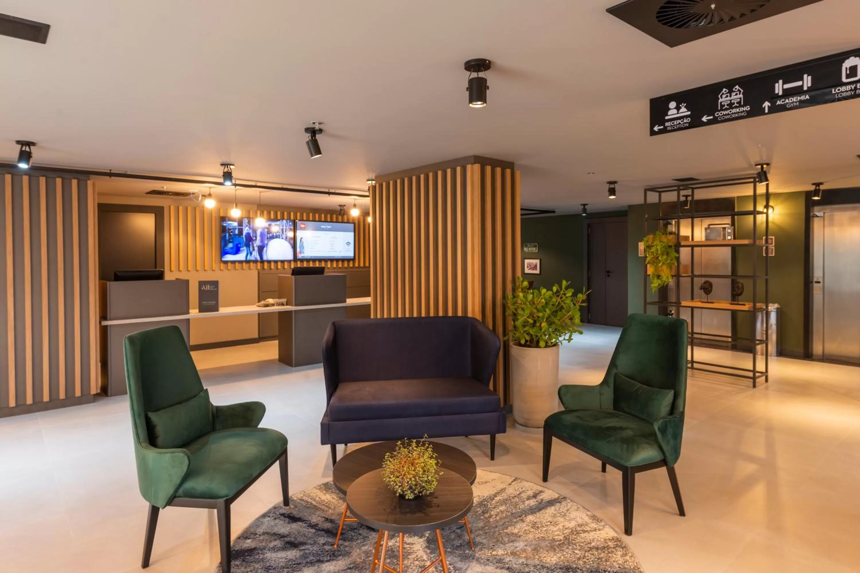 Lobby or reception in ibis Curitiba Batel