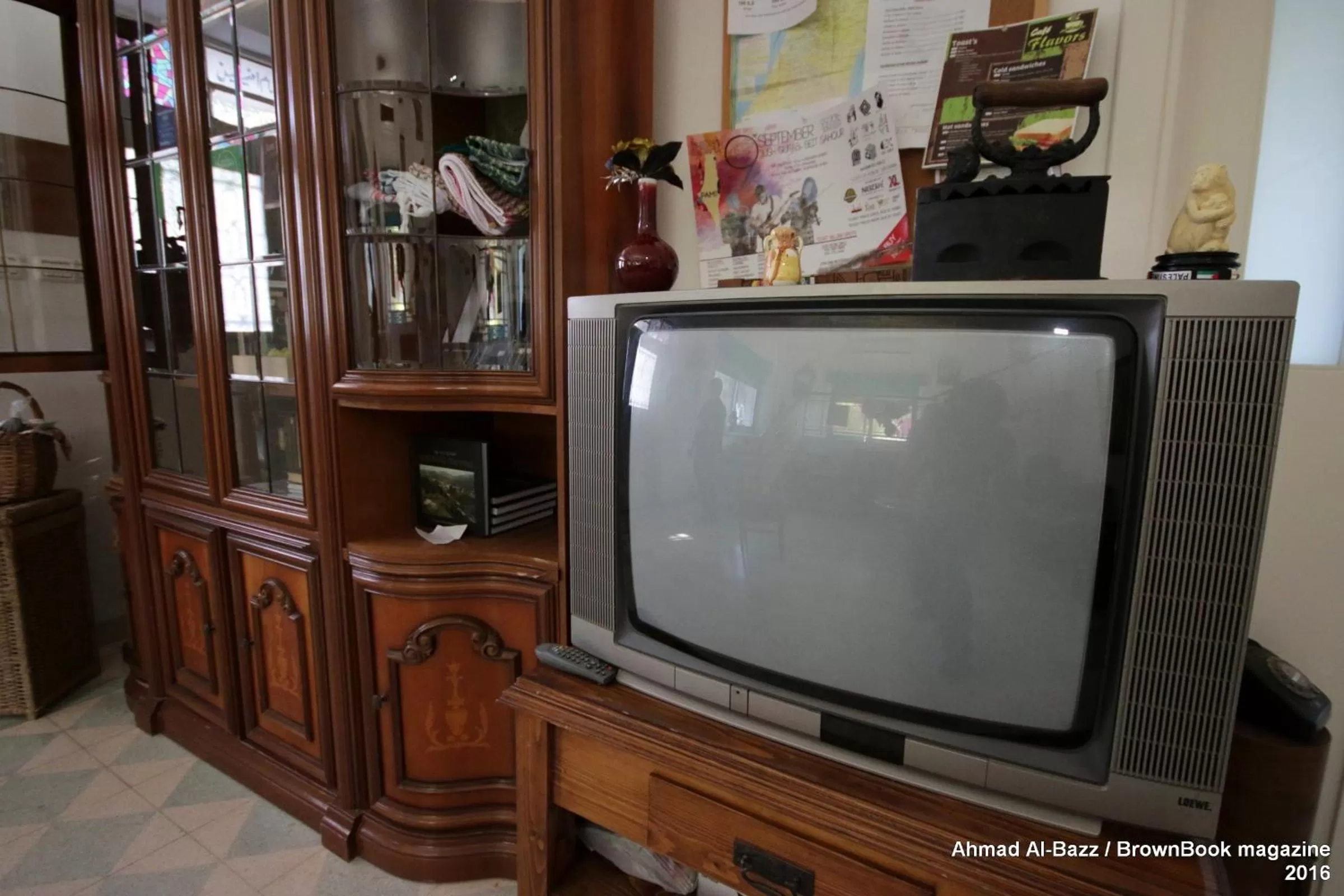 Communal lounge/ TV room, TV/Entertainment Center in Auberg-Inn Guesthouse