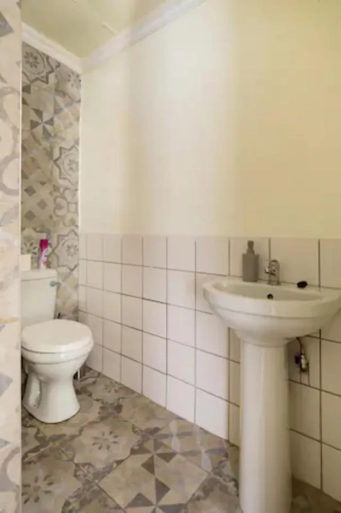 Toilet in 54 Brecher