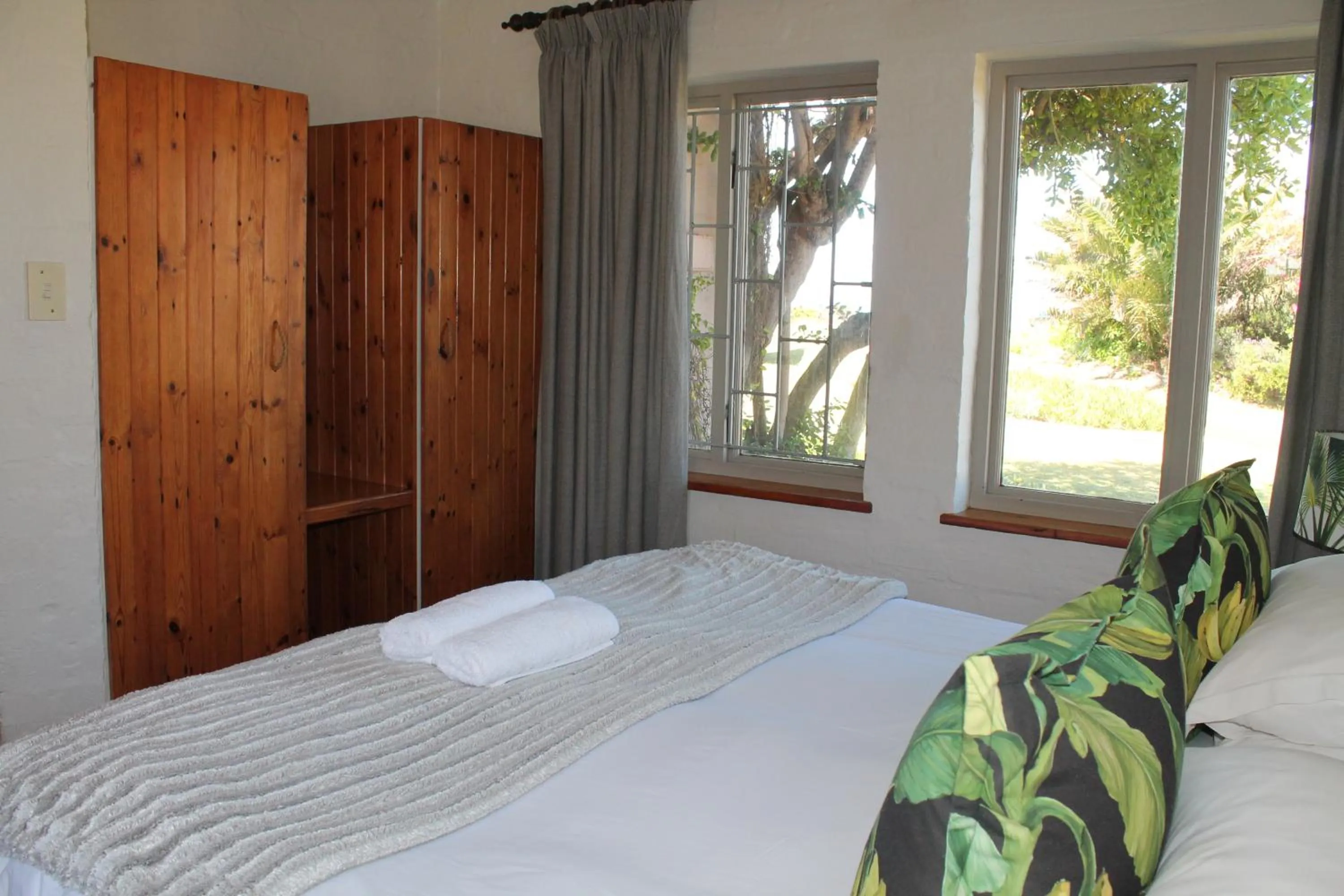 Bedroom, Bed in Blue Bay Lodge