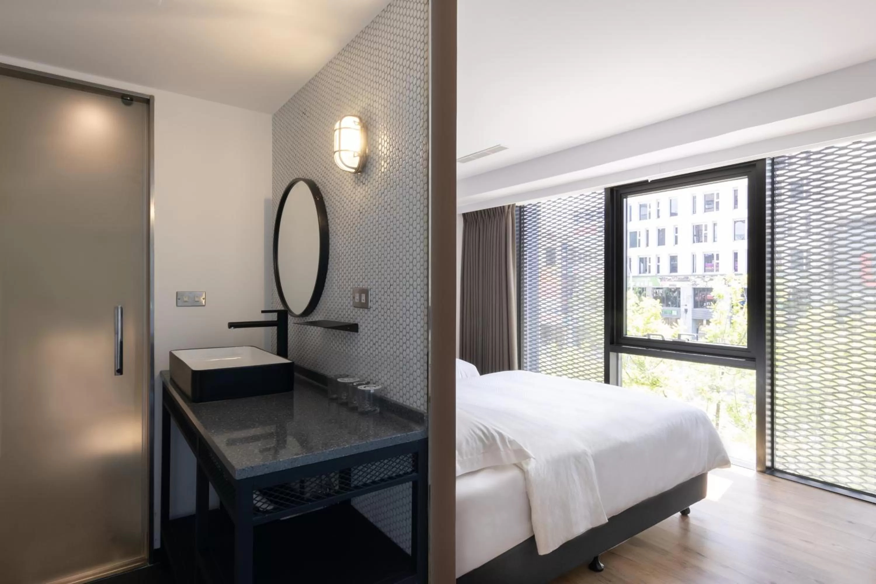 Bedroom, Bed in River inn Station