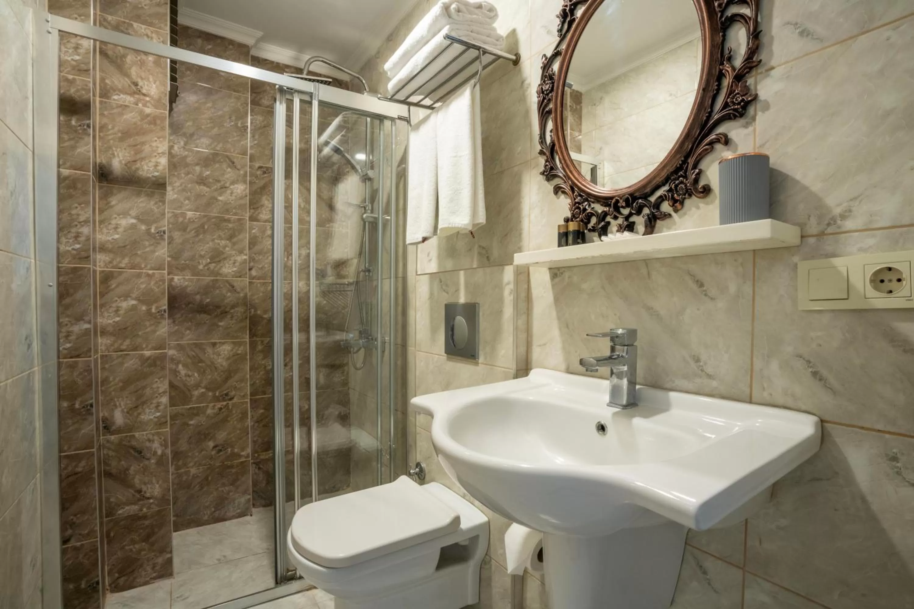 Shower in Valide Hotel